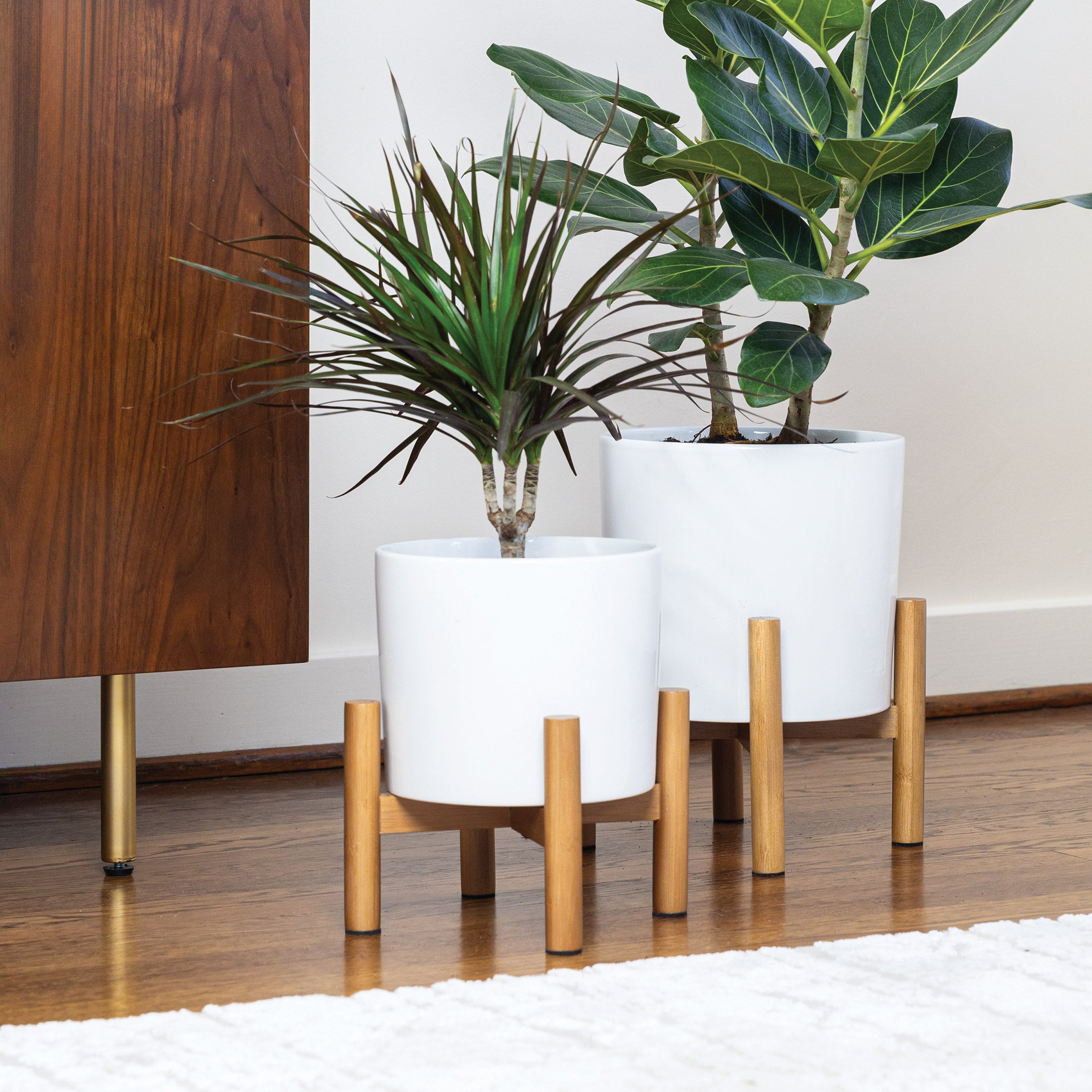 CERAMIC PLANTERS WITH BAMBOO STANDS 2PK