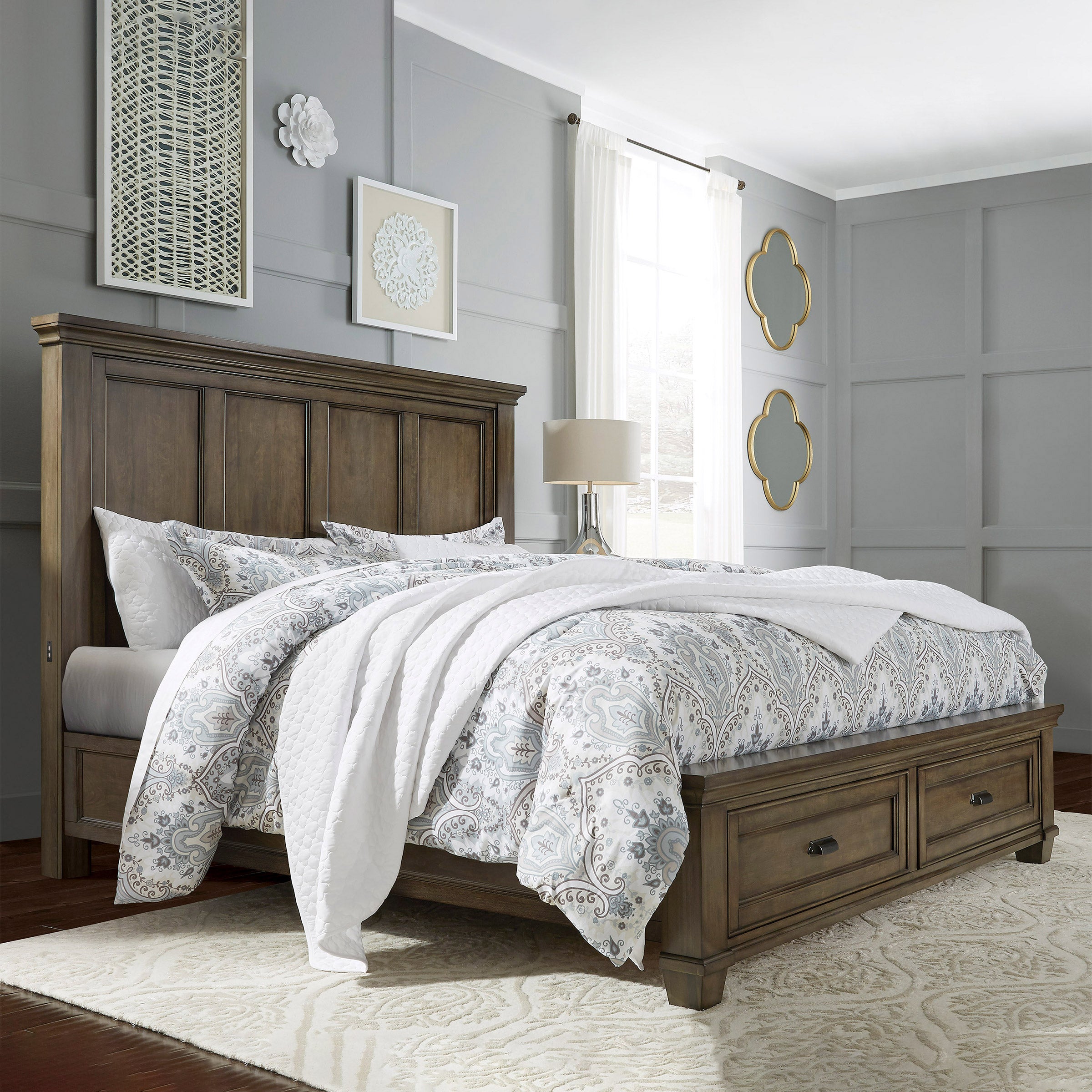 UNIVERSAL BROADMOORE TAYLOR KING BED - Image 1