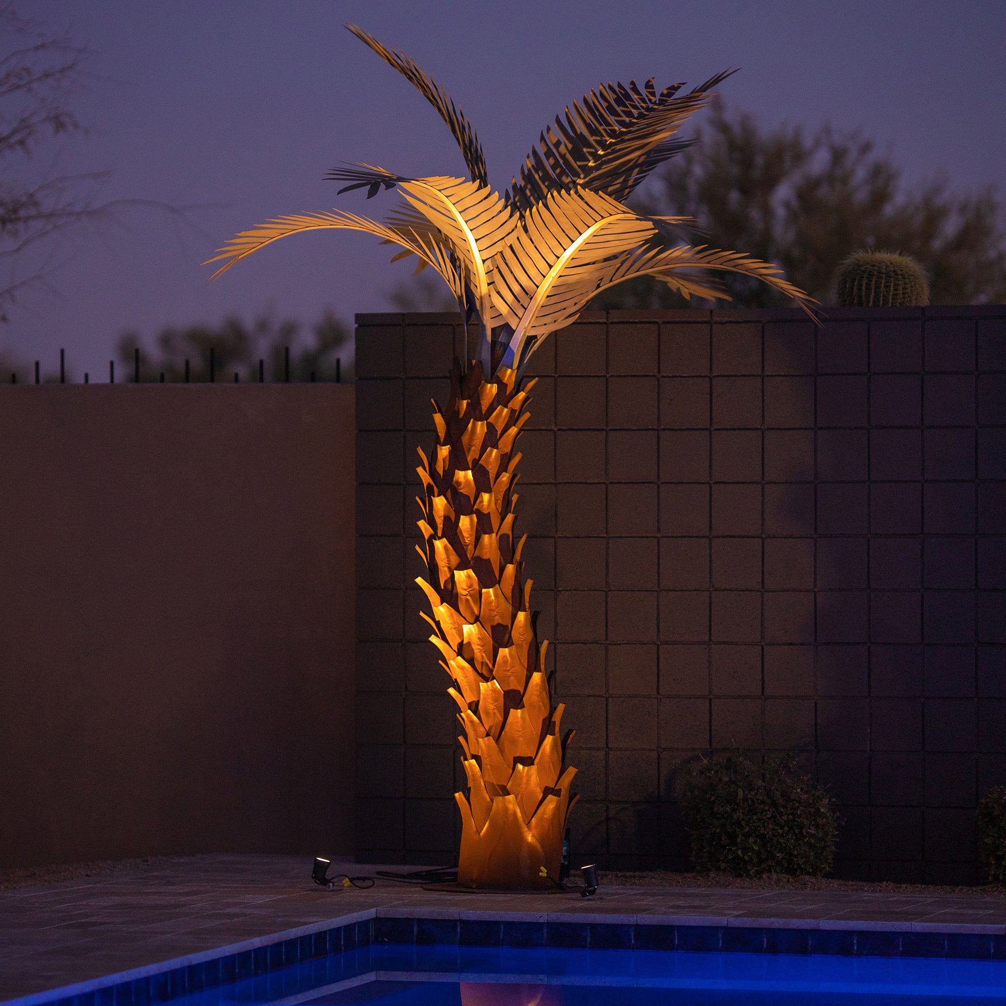 10' SUNSET PALM TREE SCULPTURE BY DESERT STEEL - Image 1