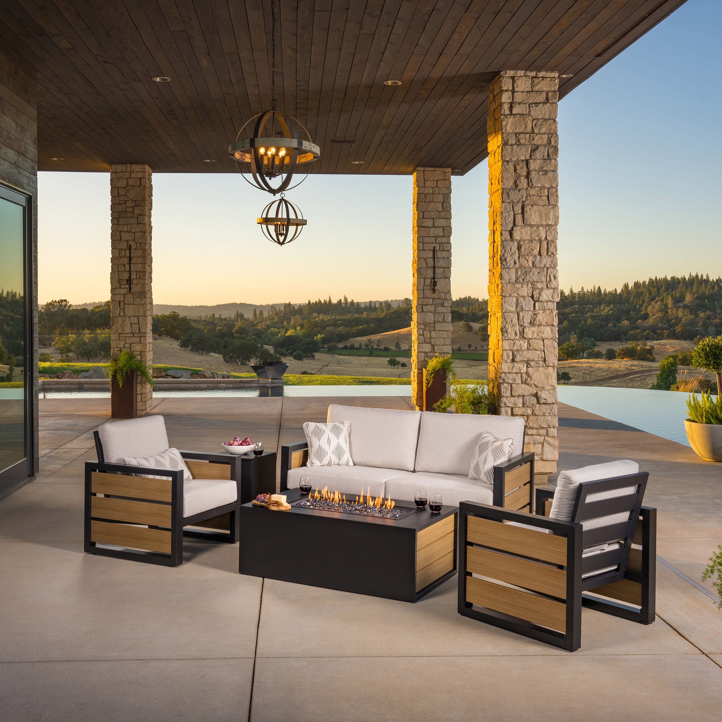 SUNVILLA BRADFORD 5PC FIRE SEATING SET