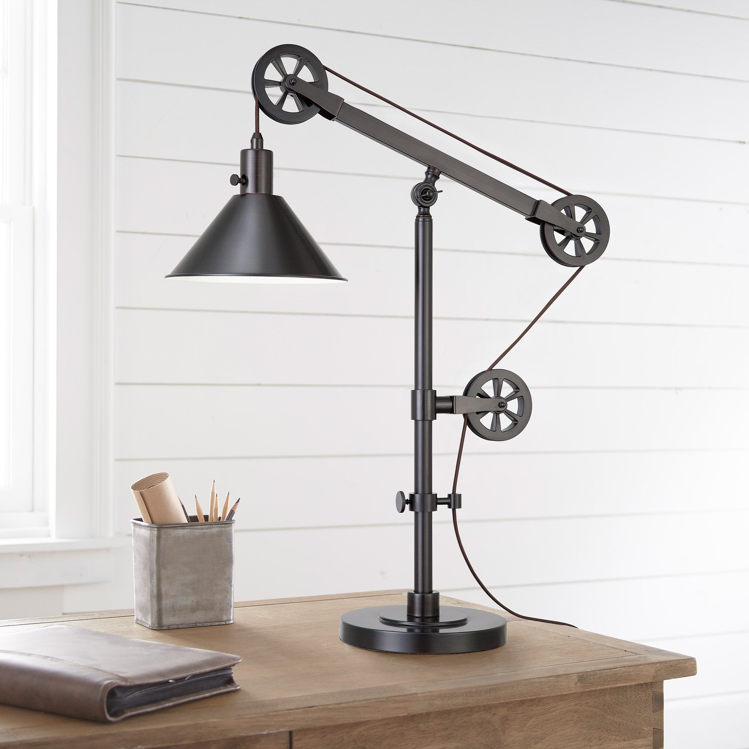 BRIDGEPORT DESIGNS PULLEY TABLE LAMP