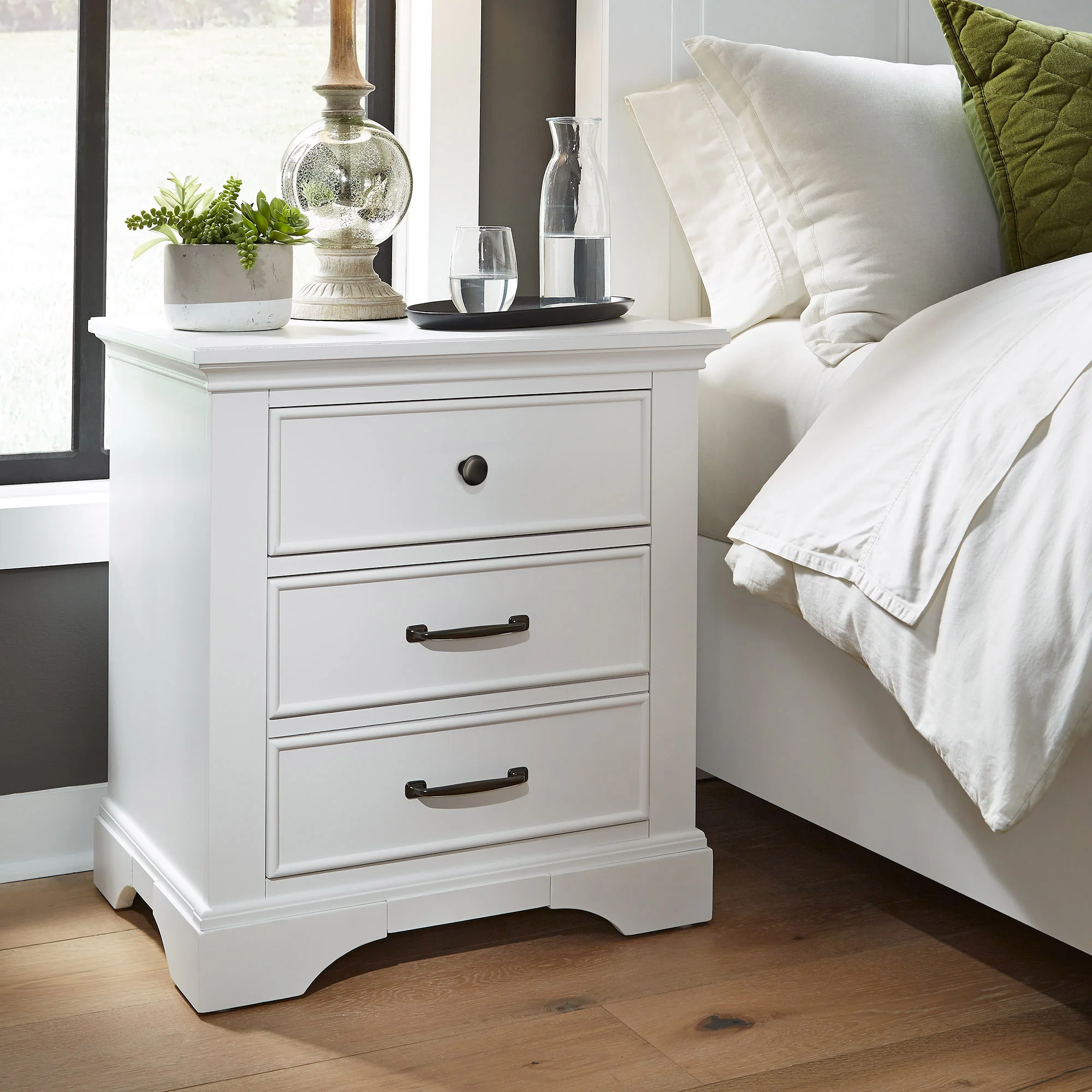 UNIVERSAL BROADMOORE KITTERIDGE NIGHTSTAND - Image 1