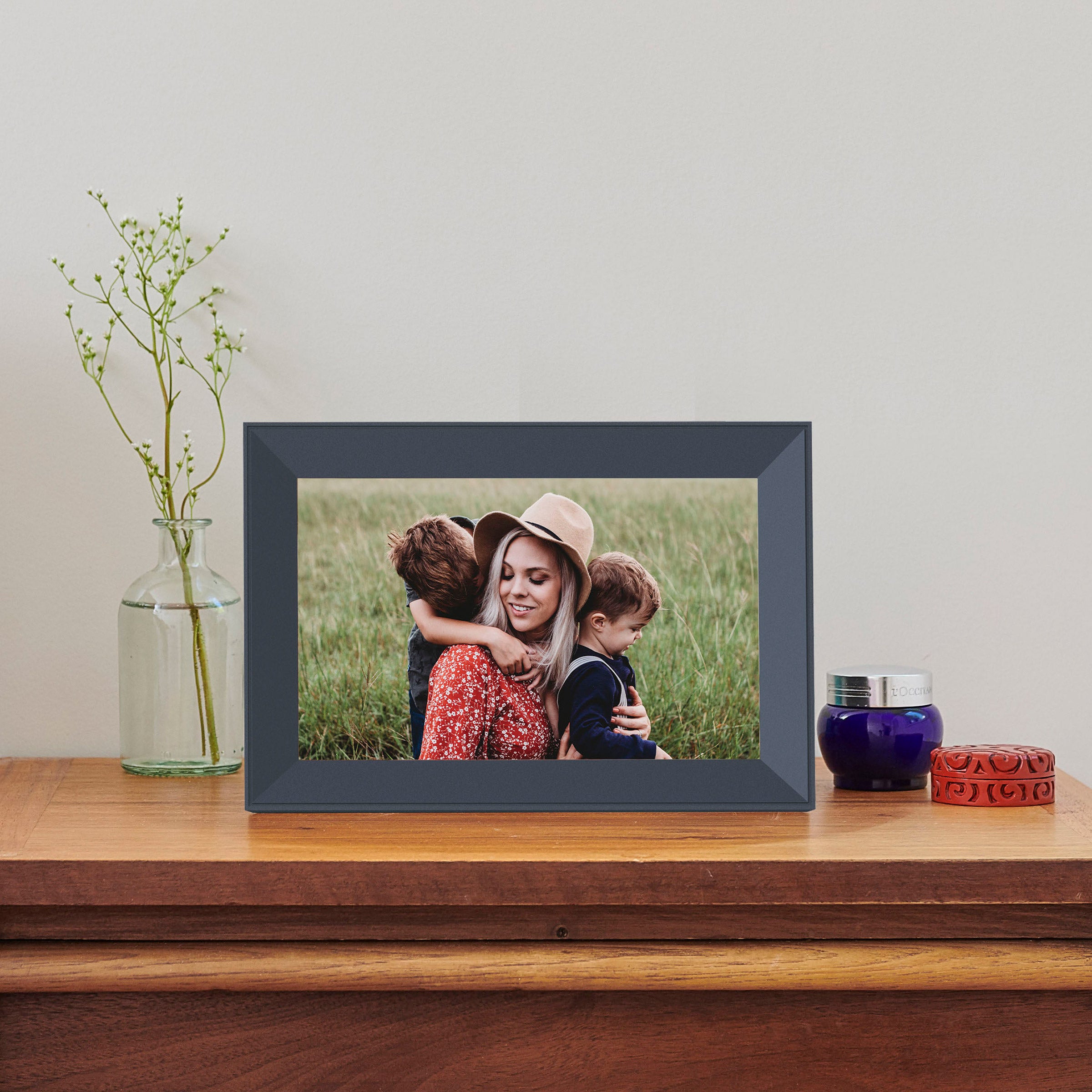 AURA 10.1¨ DIGITAL PICTURE FRAME WITH WIFI