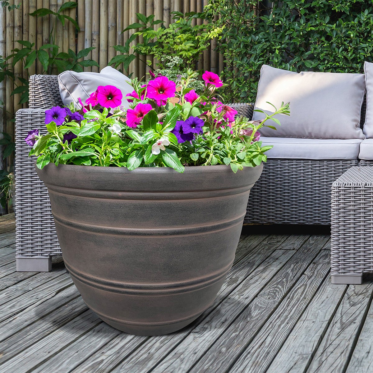 SOUTHERN PATIO PRESCOTT RESIN PLANTER