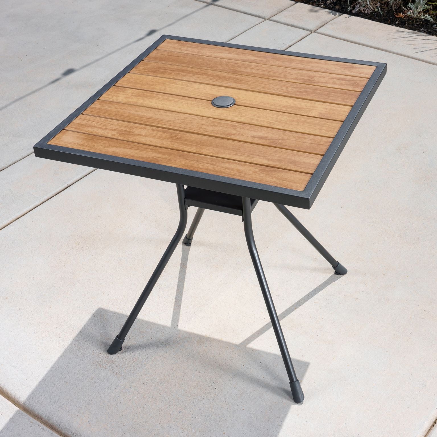 SUNVILLA NEWPORT FAUX WOOD TABLE 28¨X28¨X29¨ - Image 1