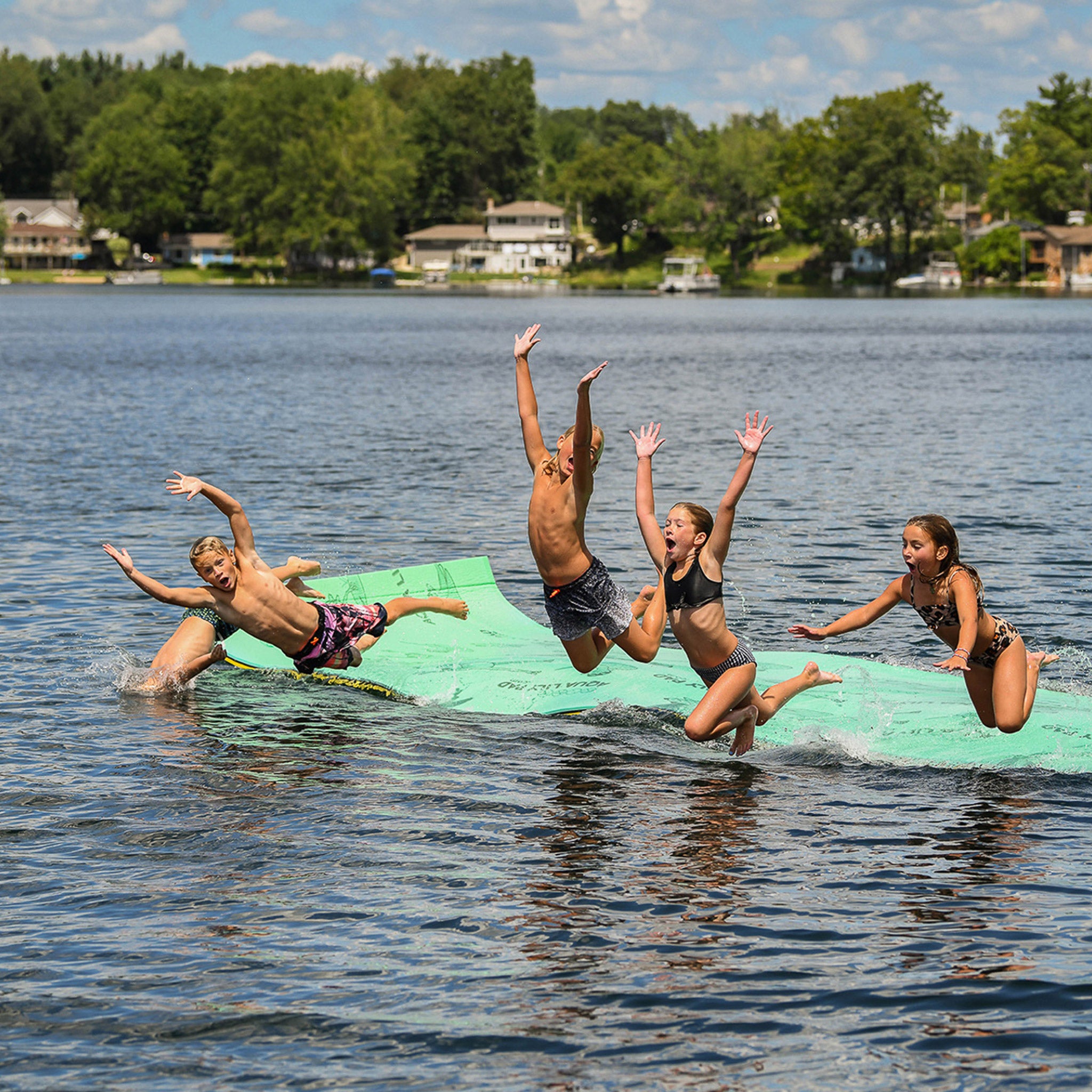 AQUA LILY THE PAD 3-LAYER PAD W/DURACORE 17' X 6' - Image 1