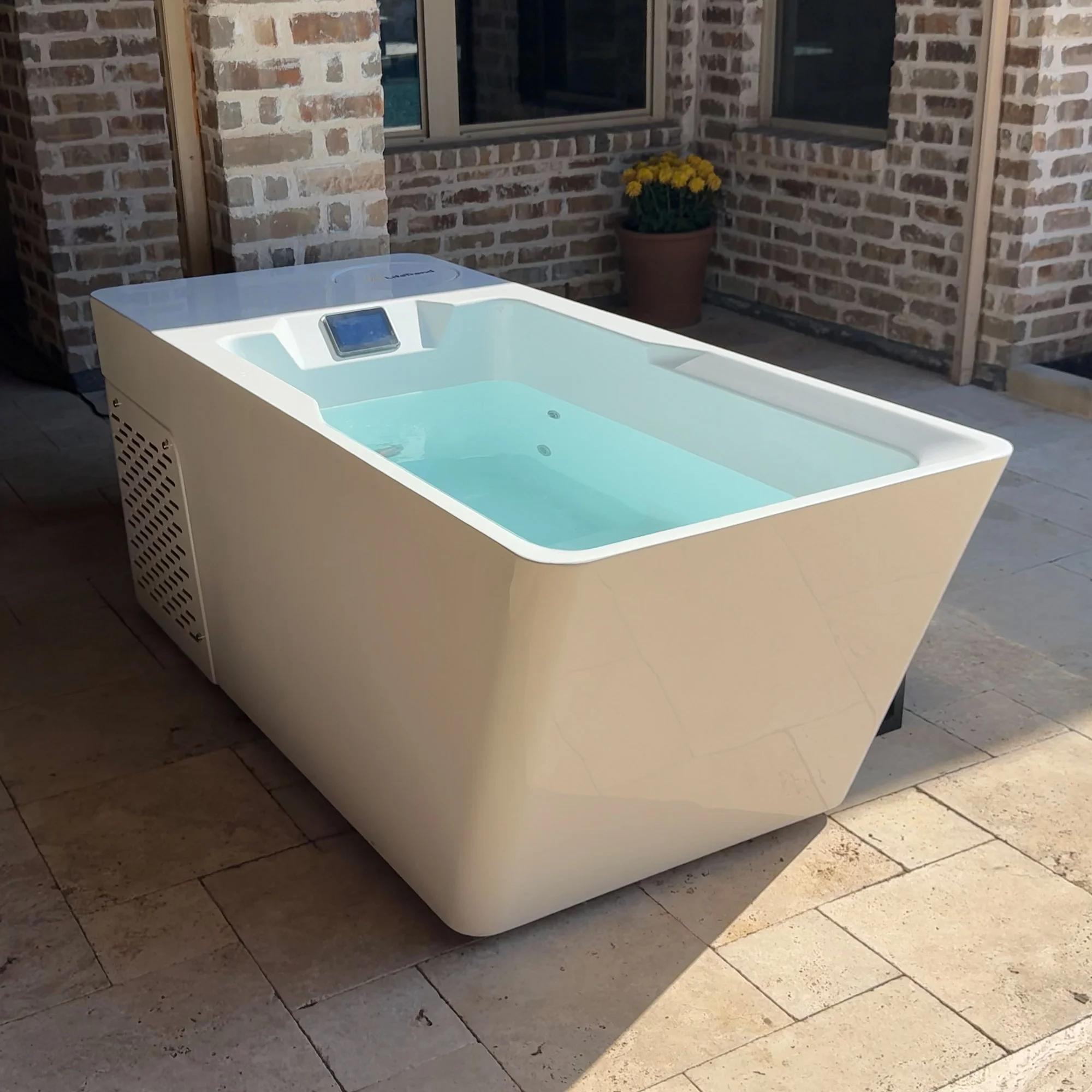 LIFETREND SOLITUDE COLD PLUNGE & HOT TUB
