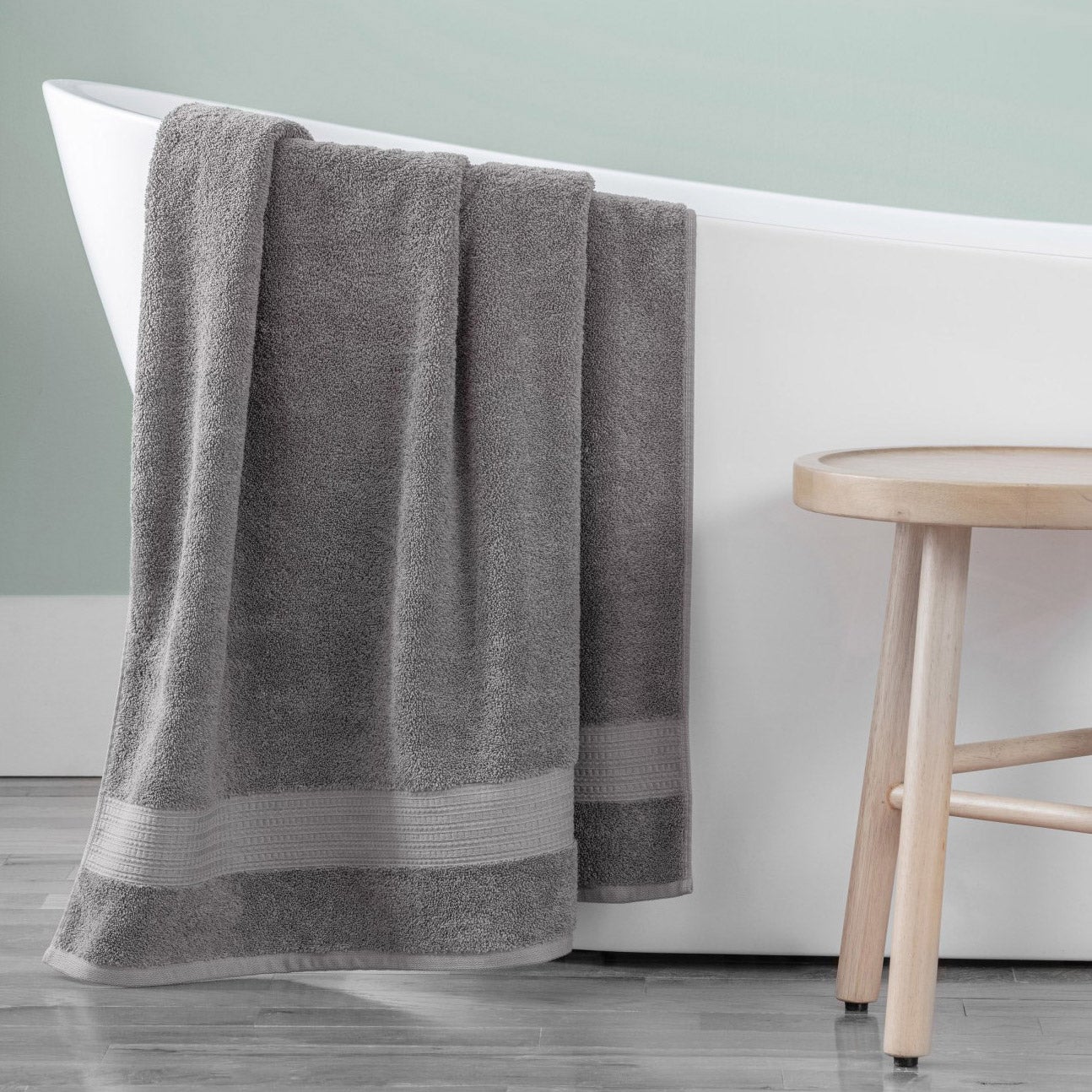 PURELY INDULGENT BATH SHEET 35¨ X 70¨ - Image 1