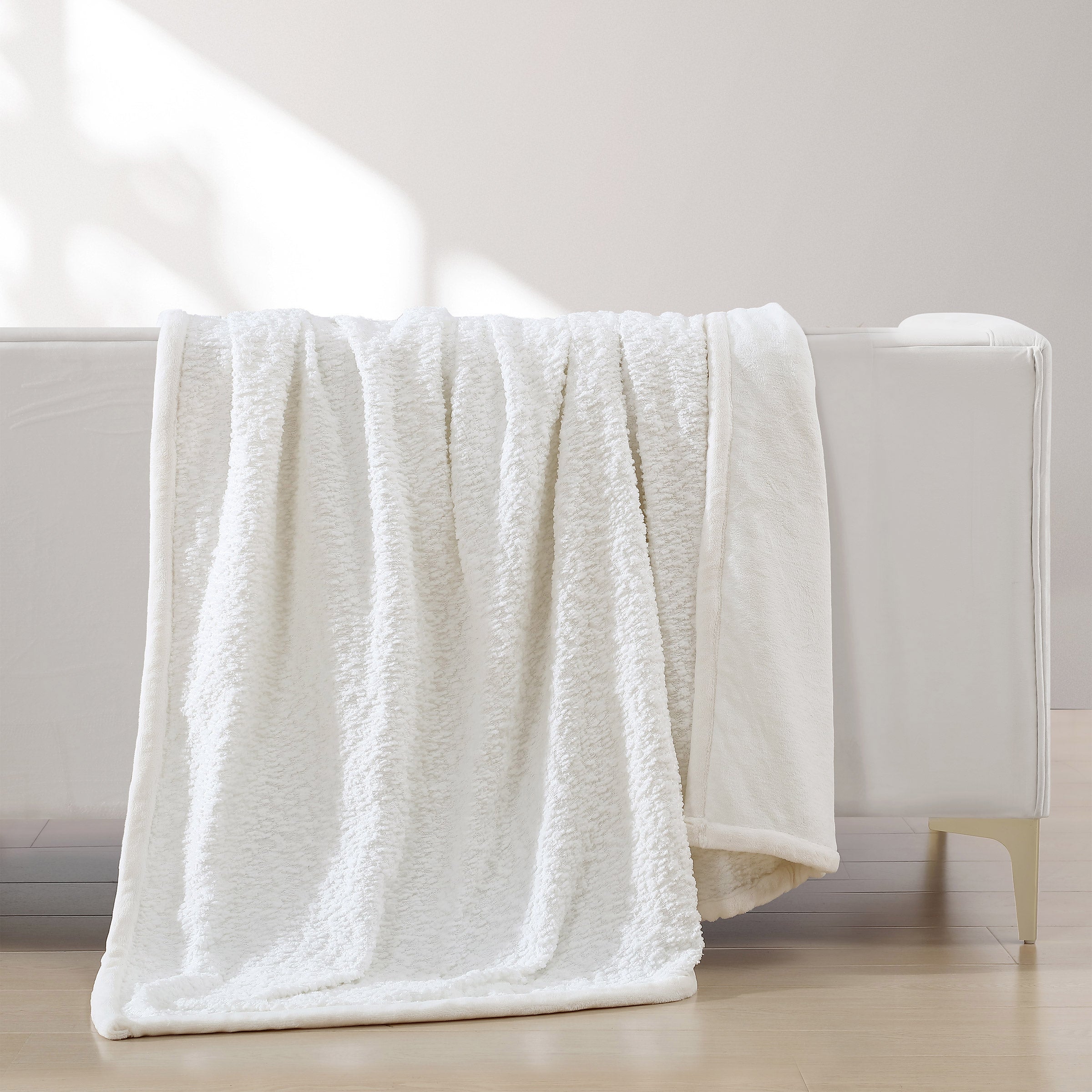 JENNIFER ADAMS LUXE THROW COLLECTION 60¨ X 70¨ - Image 1