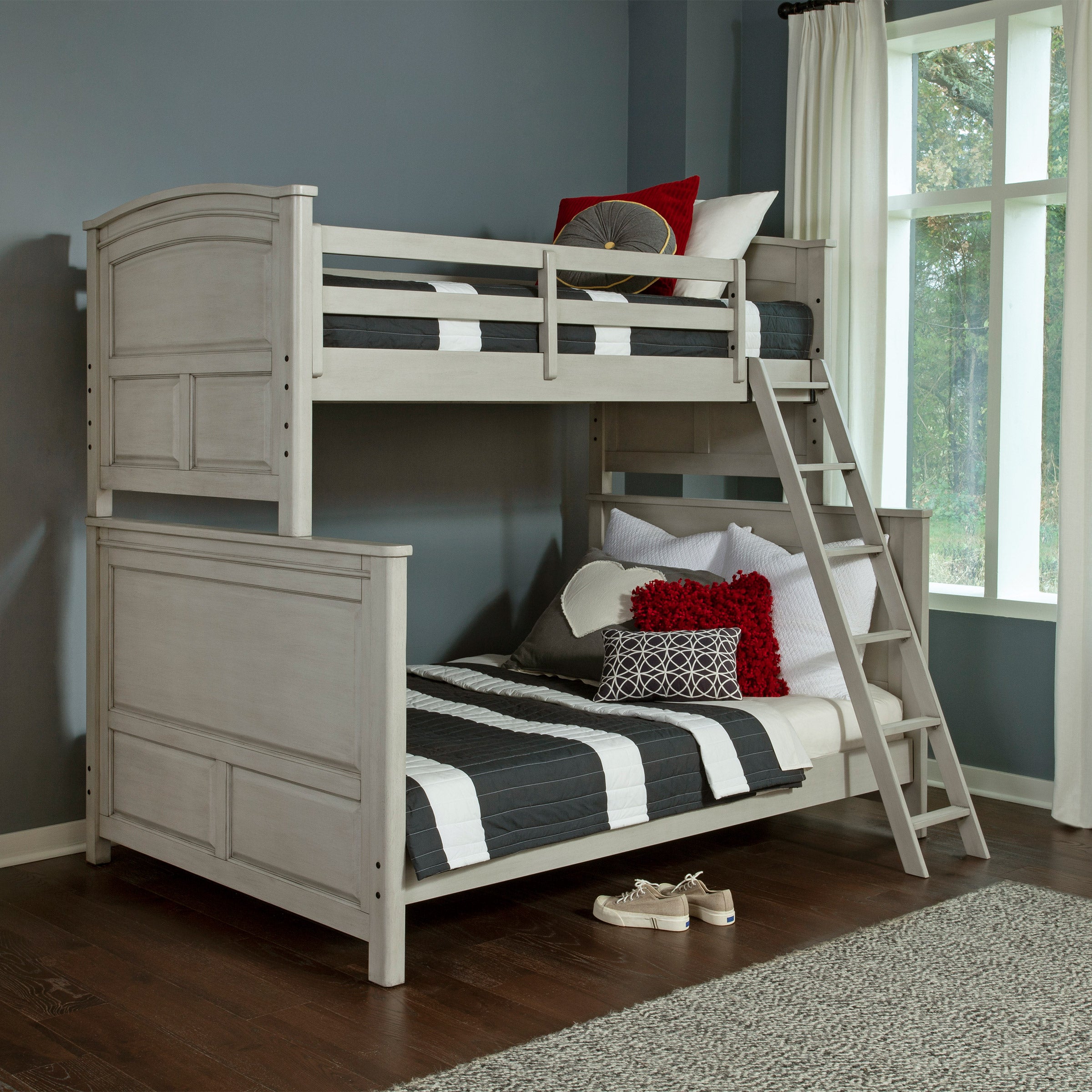 UNIVERSAL BROADMOORE WINGATE TWIN OVER FULL BUNKBED