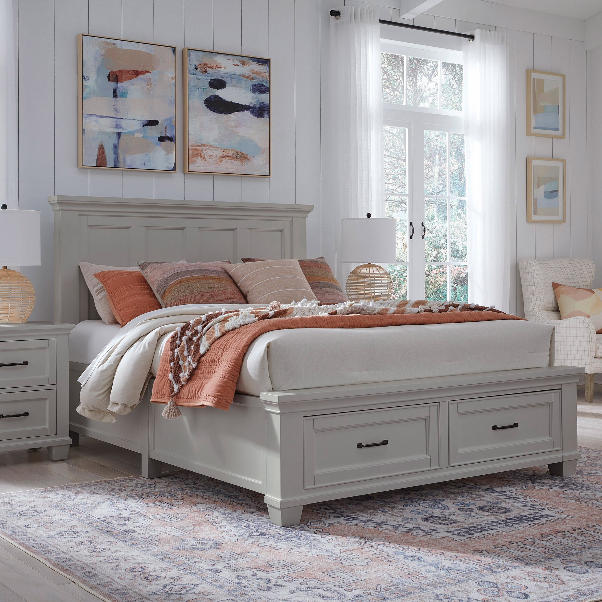 UNIVERSAL BROADMOORE HUGHES QUEEN BED