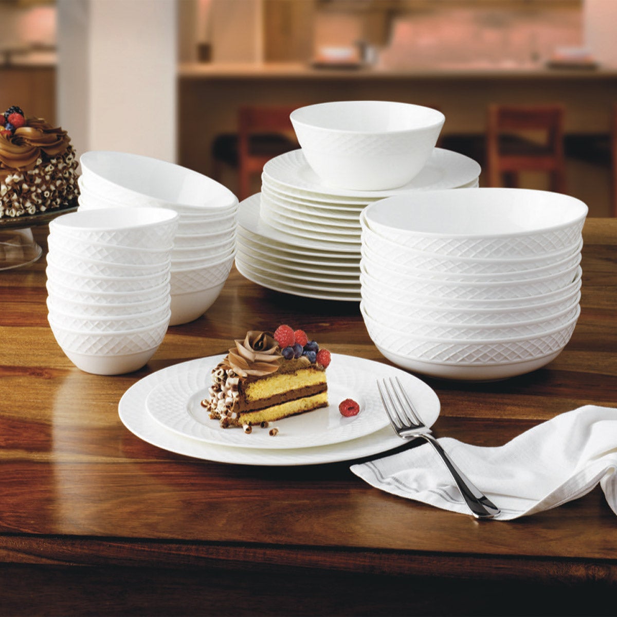 MIKASA TRELLIS BONE CHINA 40PC DINNERWARE SET