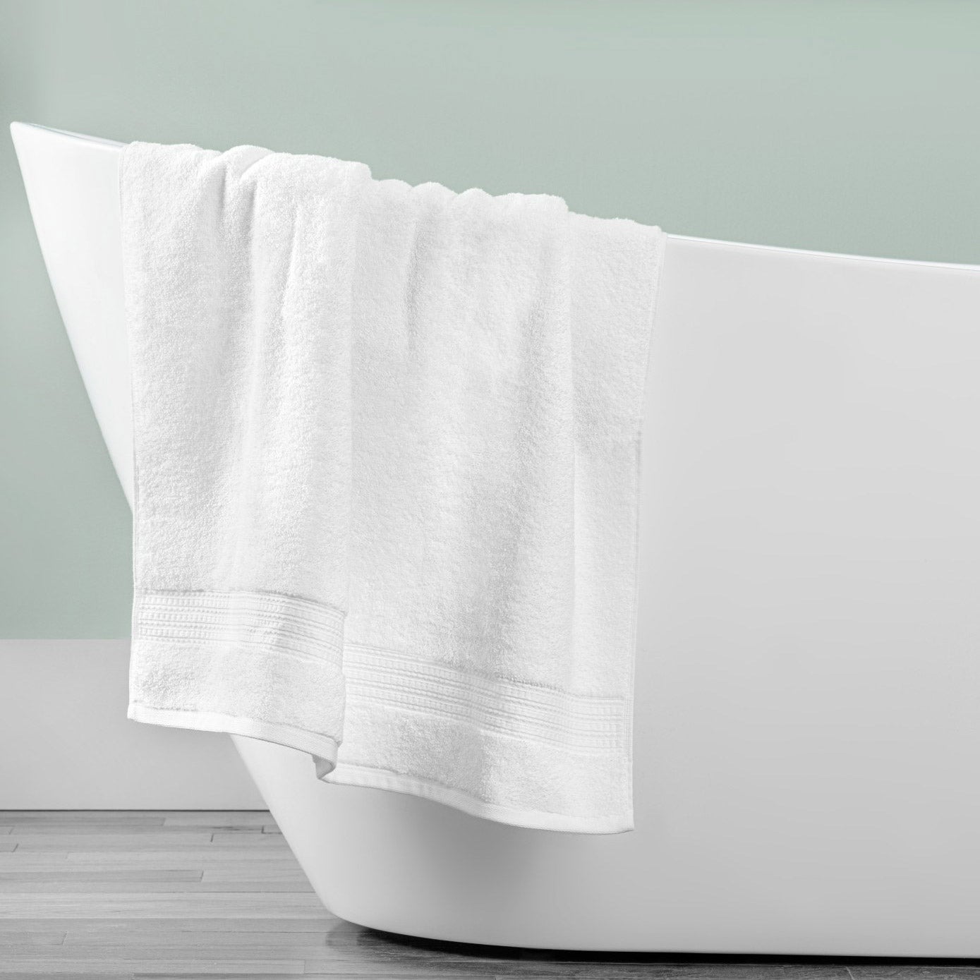 PURELY INDULGENT WHITE BATH TOWEL 30¨ X 58¨
