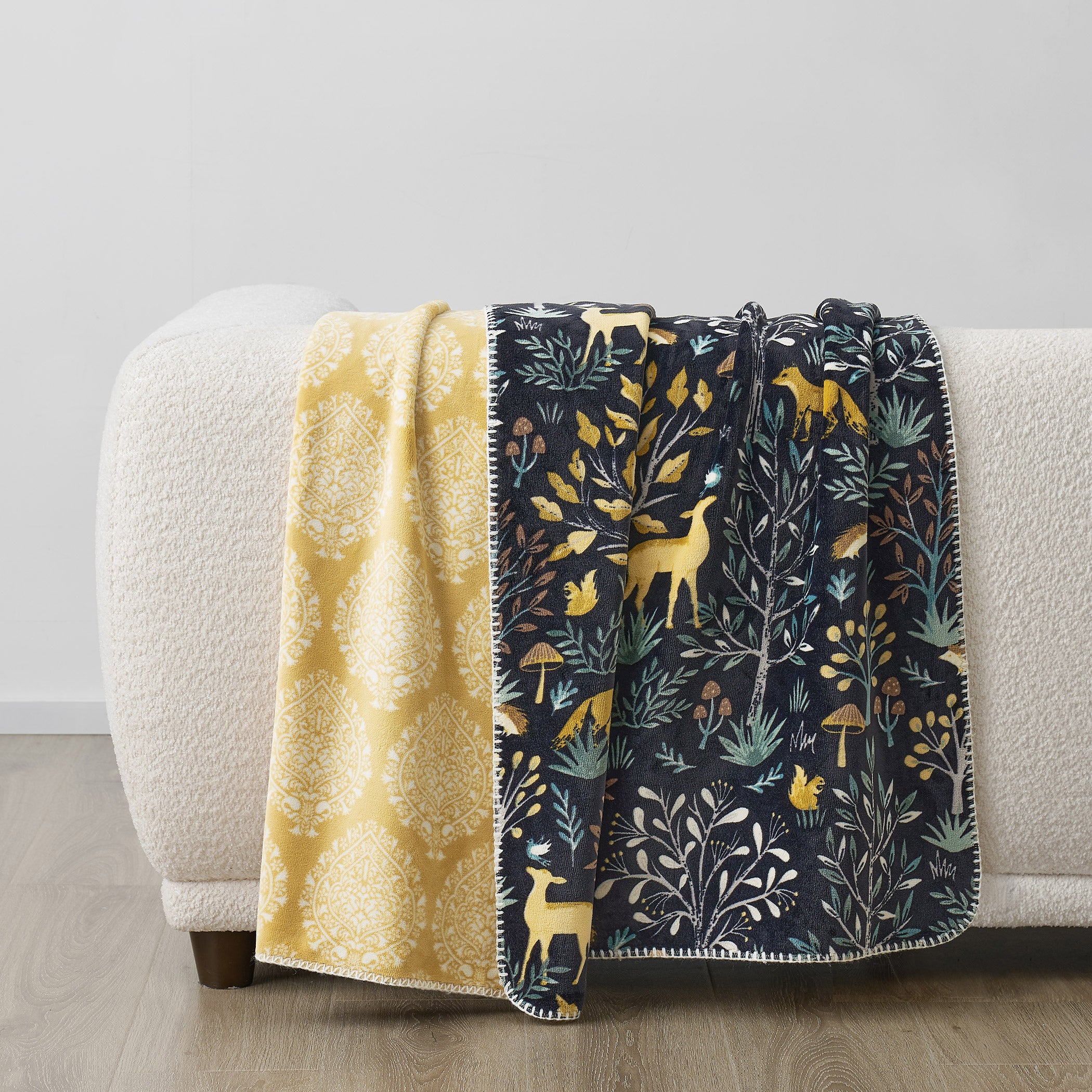 CASUAL LIVING PLUSH FLORAL THROW 50¨ X 70¨