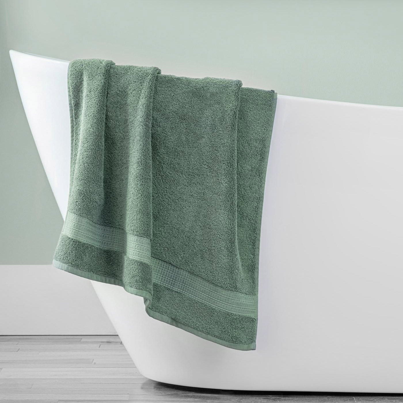 PURELY INDULGENT GREEN WATER BATH TOWEL 30¨ X 58¨ - Image 1