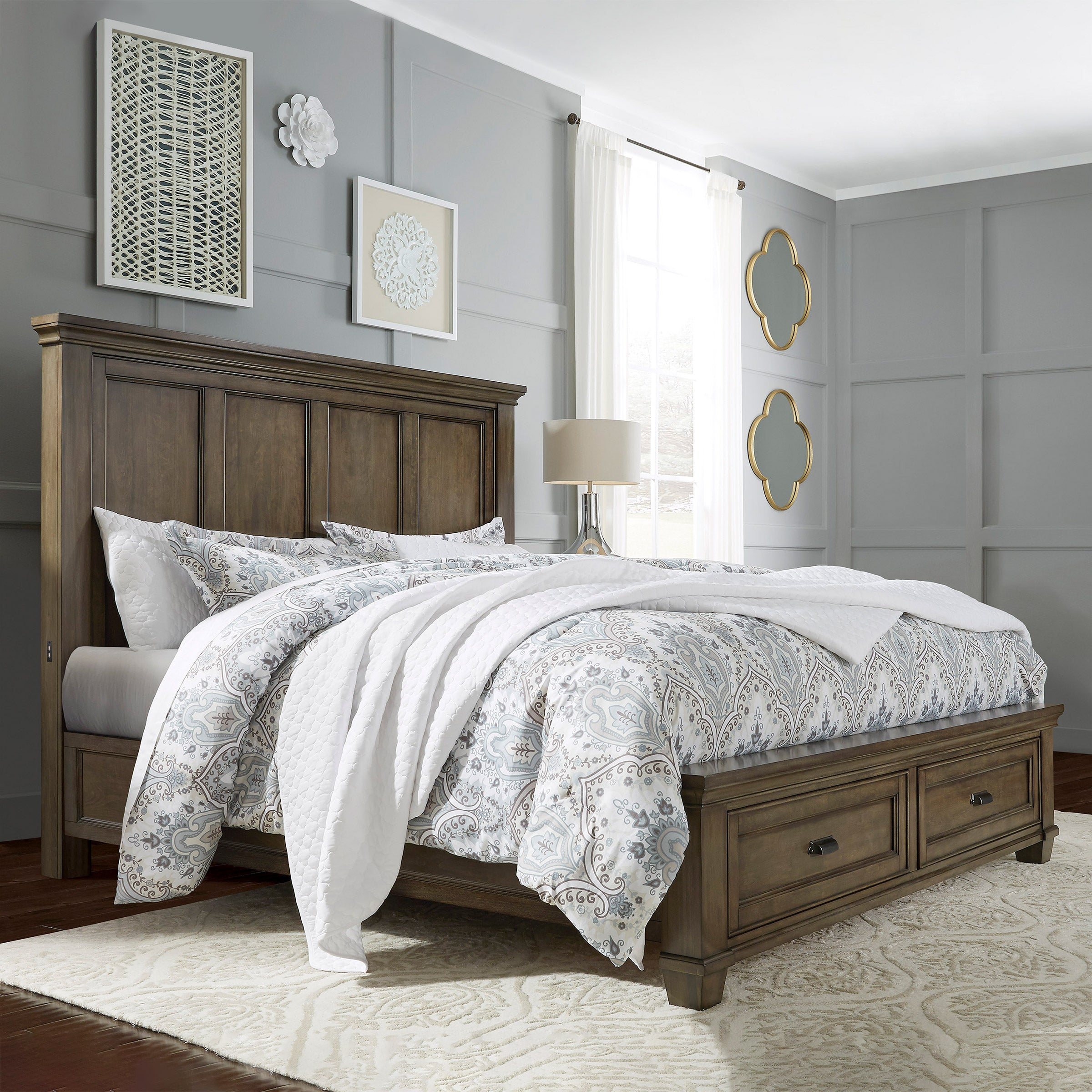 UNIVERSAL BROADMOORE TAYLOR QUEEN BED - Image 1