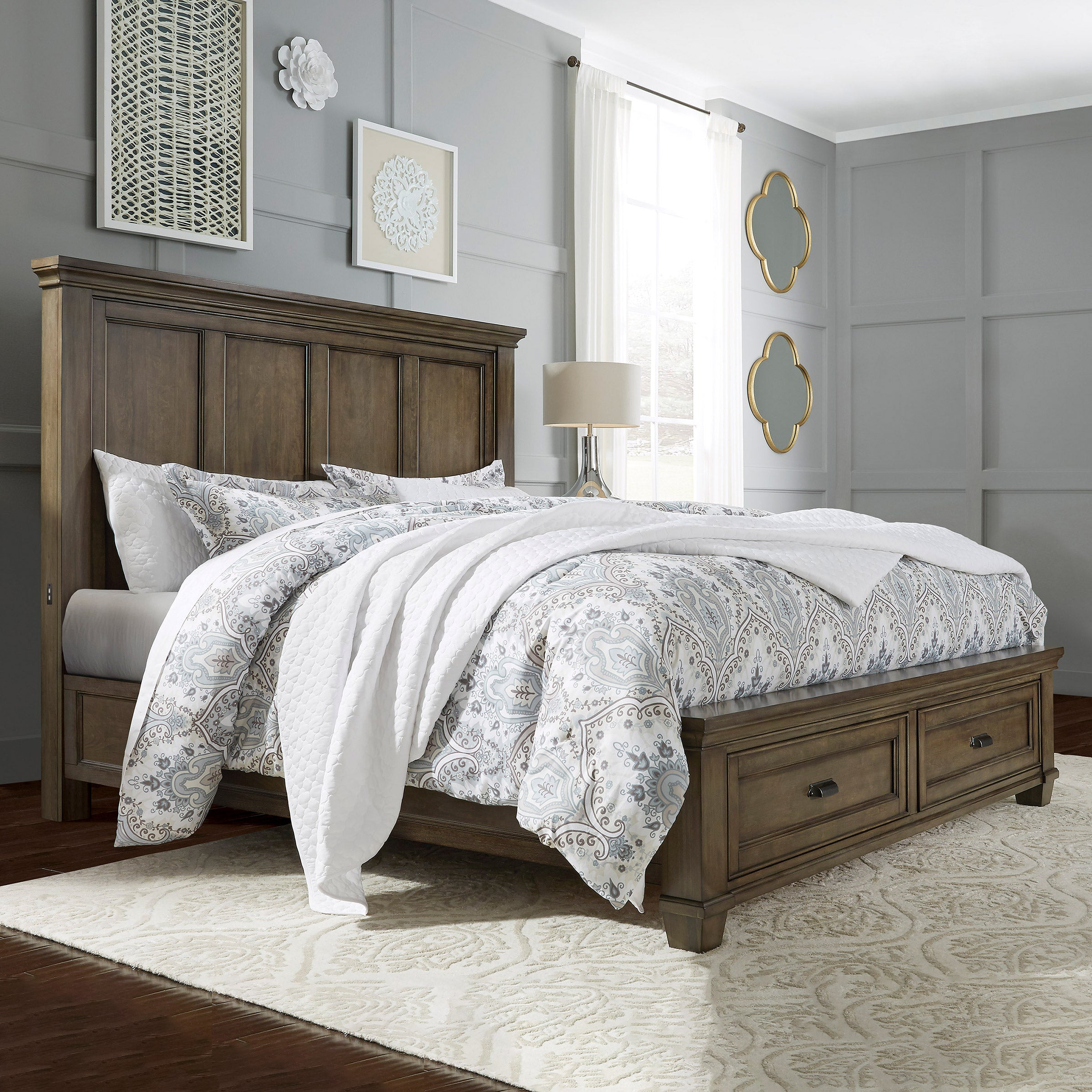 UNIVERSAL BROADMOORE TAYLOR CAL KING BED - Image 1