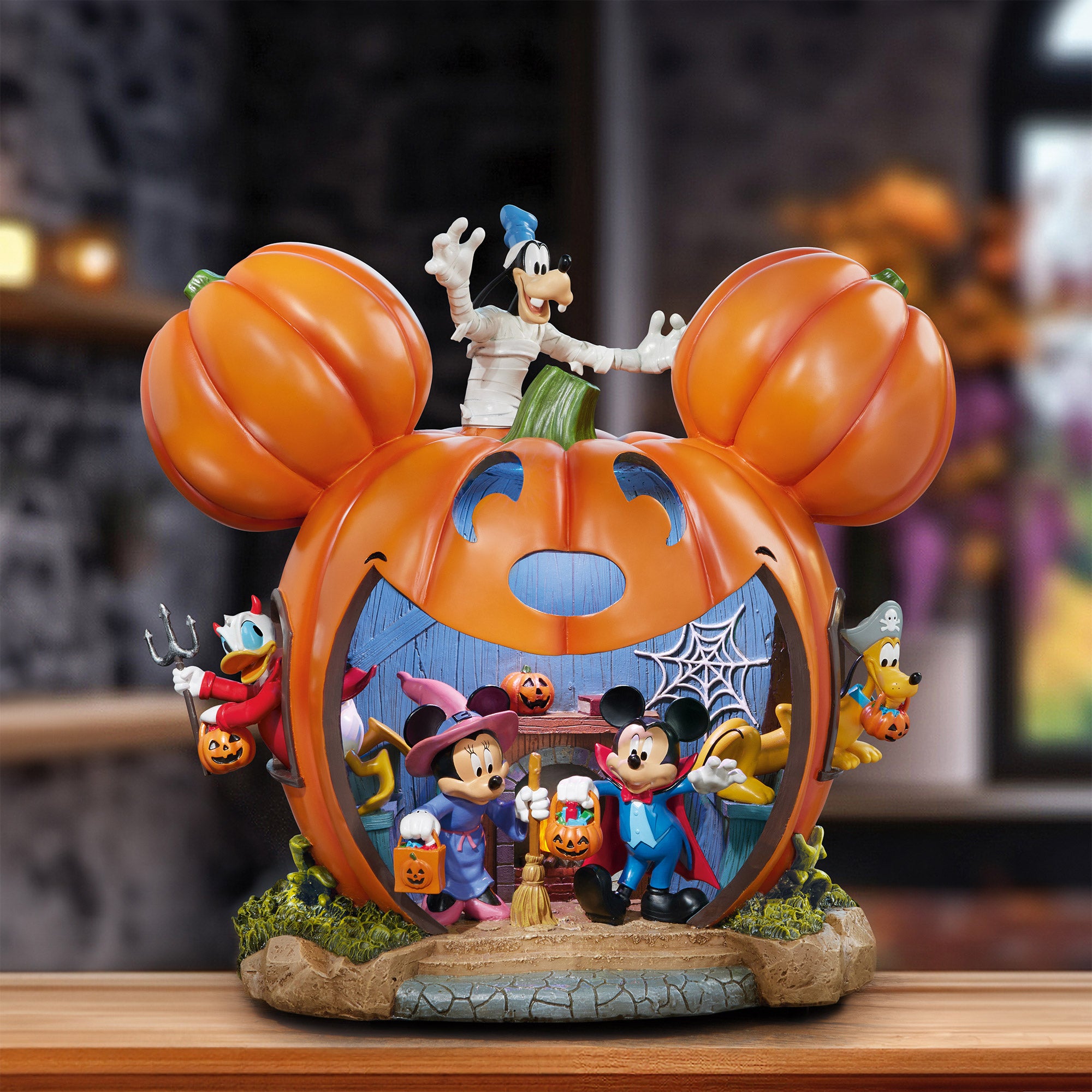 DISNEY 16¨ HALLOWEEN PUMPKIN HOUSE