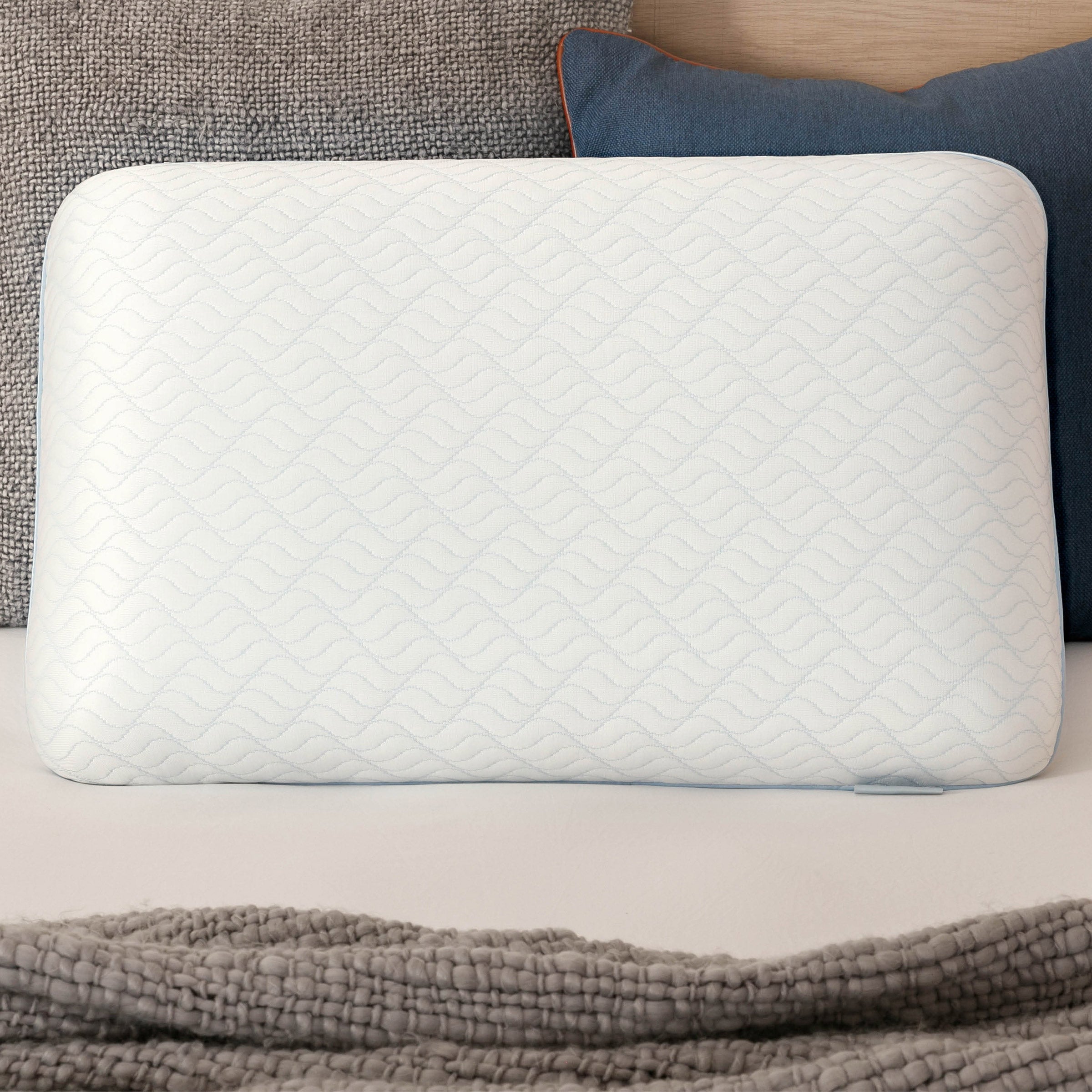 SERENITY MEMORY FOAM COOLING PILLOW - Image 1