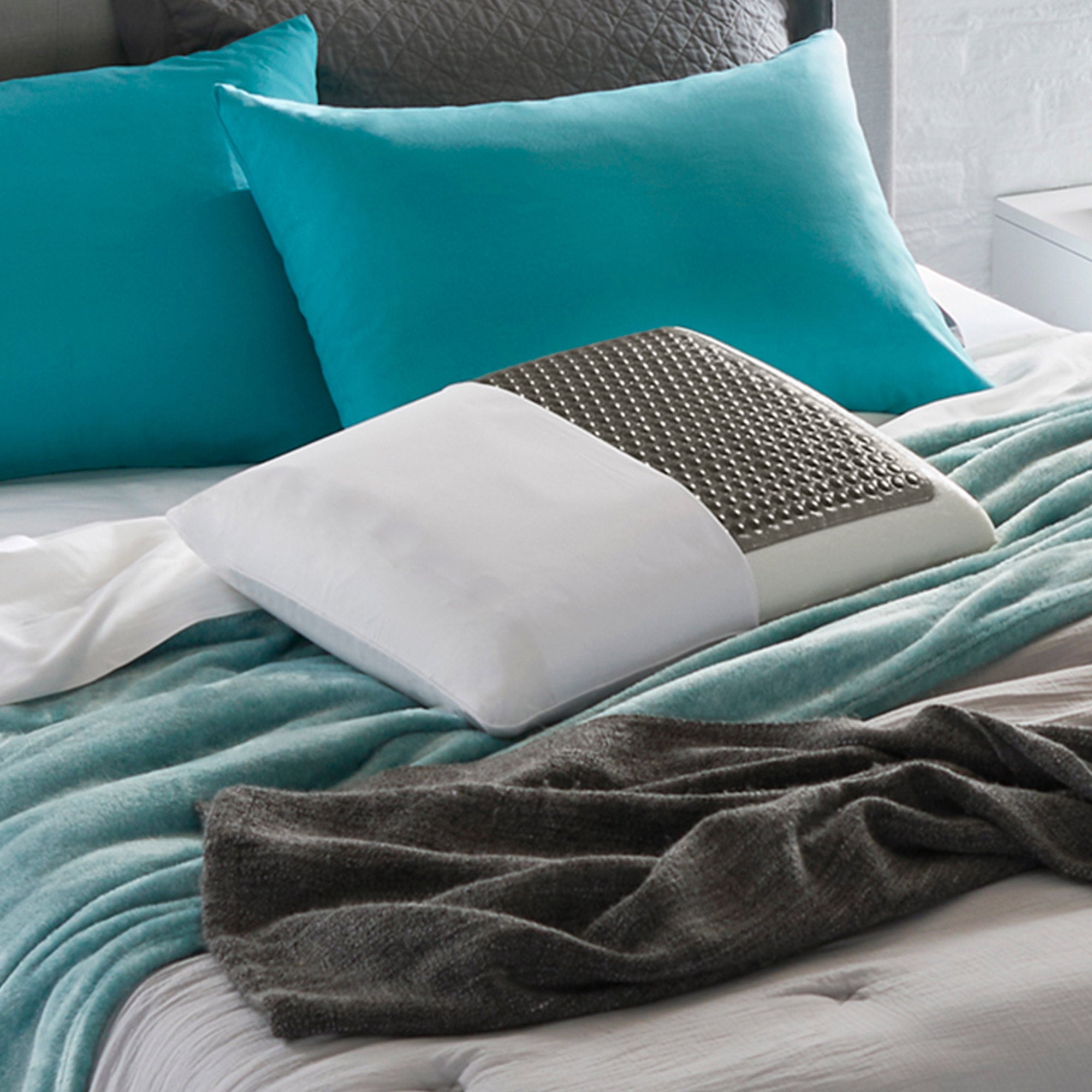COMFORT REVOLUTION CHARCOAL GEL MEMORY FOAM PILLOW