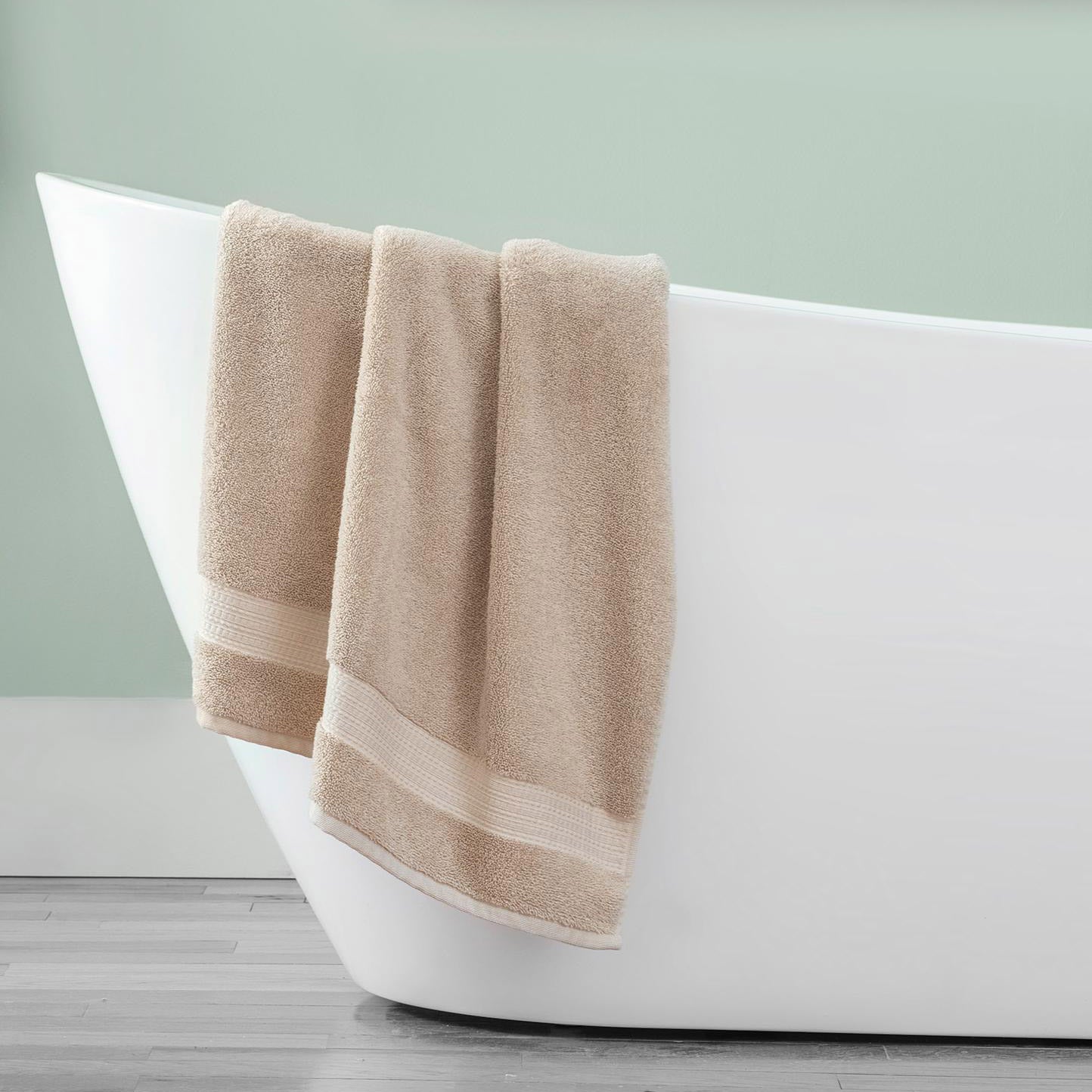 PURELY INDULGENT OXFORD TAN BATH TOWEL 30¨ X 58¨ - Image 1