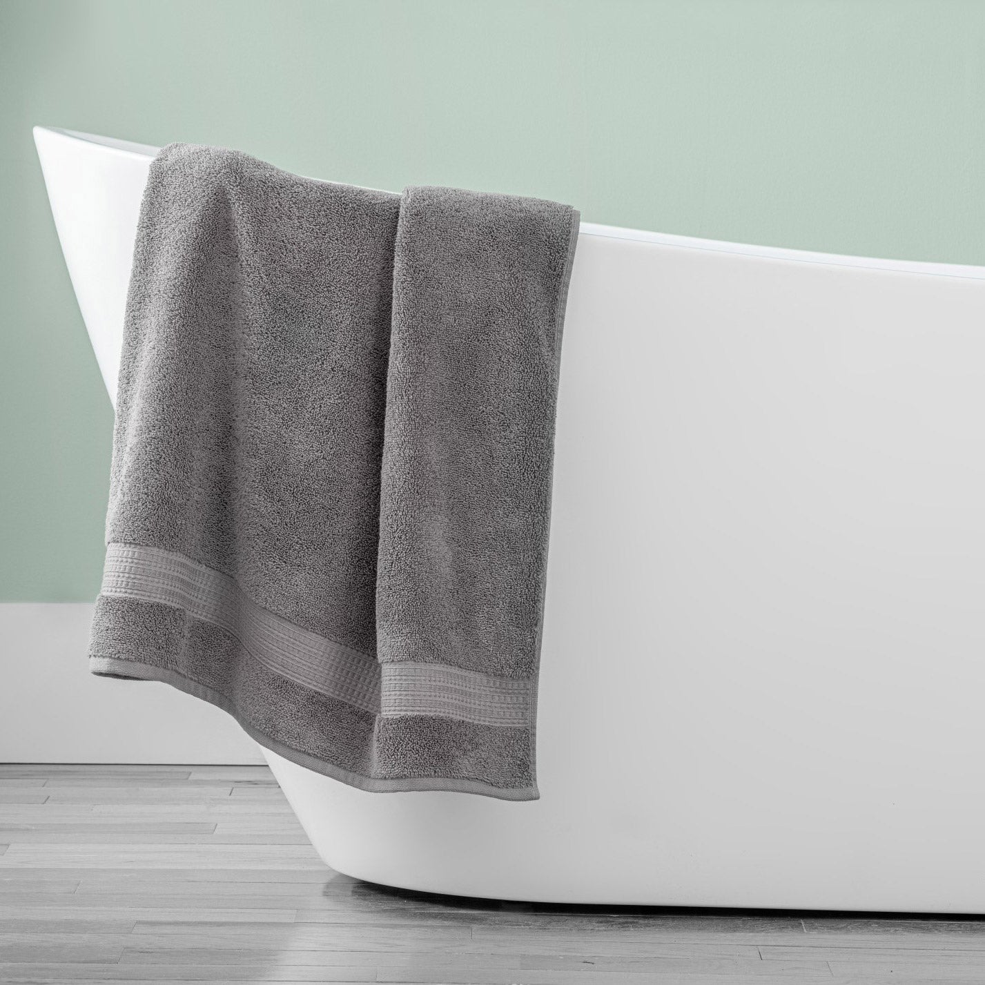 PURELY INDULGENT GUNMETAL BATH TOWEL 30¨ X 58¨