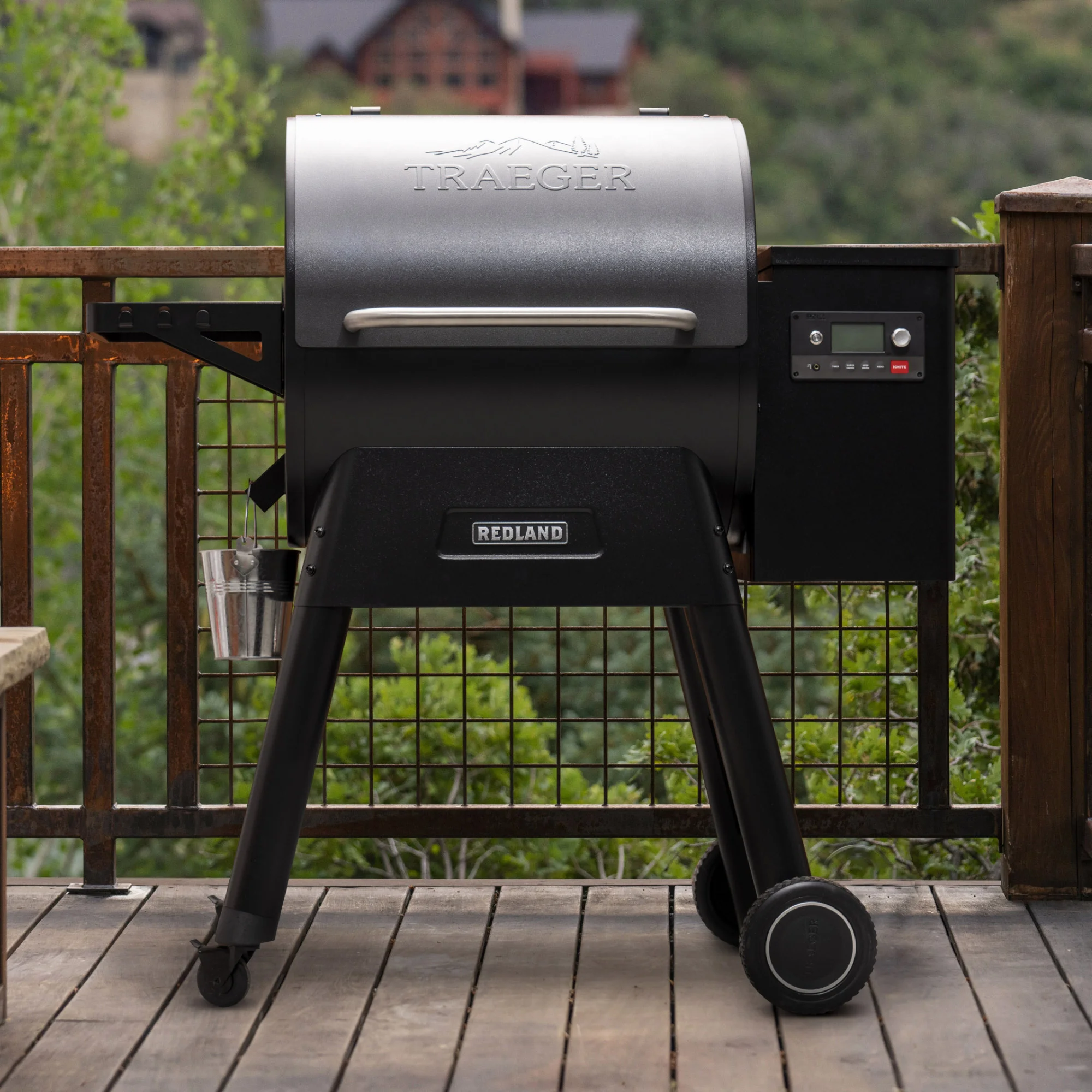 TRAEGER REDLAND 650 WOOD PELLET GRILL - Image 1