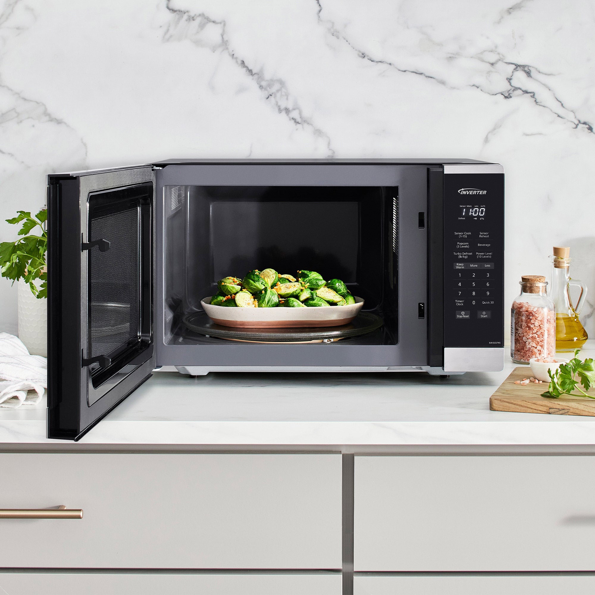 PANASONIC MICROWAVE OVEN 1.3 CU. FT. - Thumbnail 3
