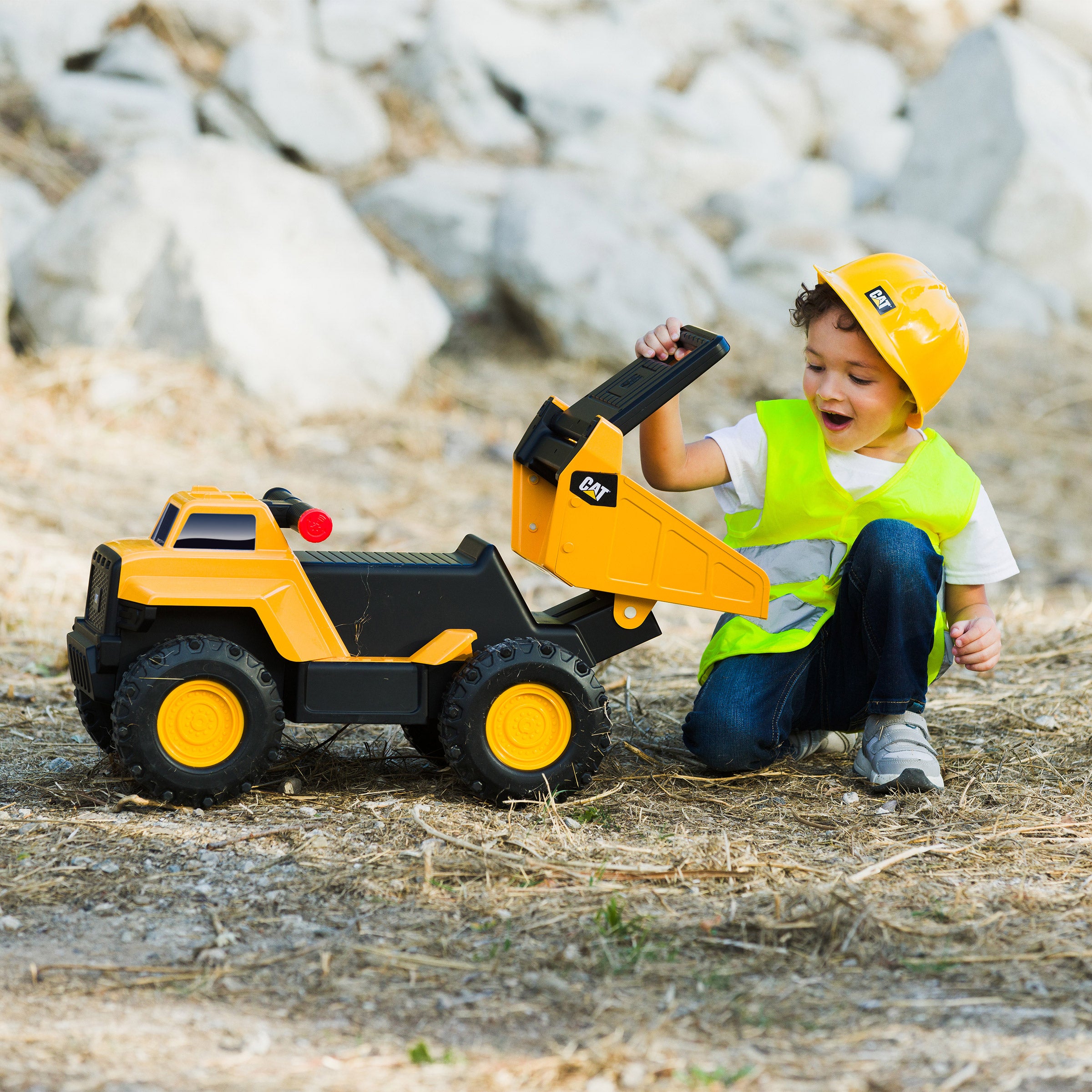 CAT PLAY AND RIDE DUMP TRUCK - Thumbnail 5