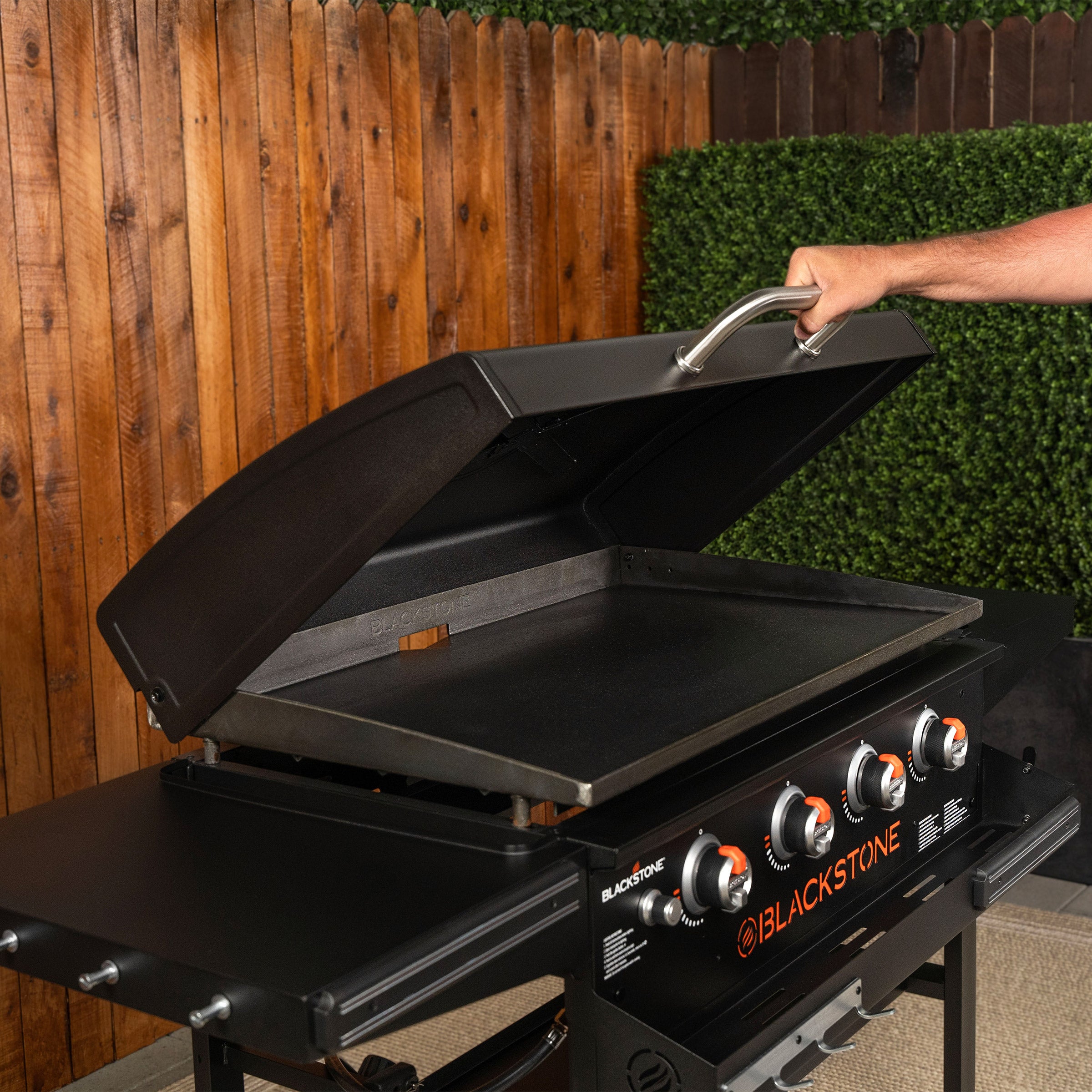 BLACKSTONE 36IN GAS GRIDDLE W/HINGED HOOD & COVER - Thumbnail 4