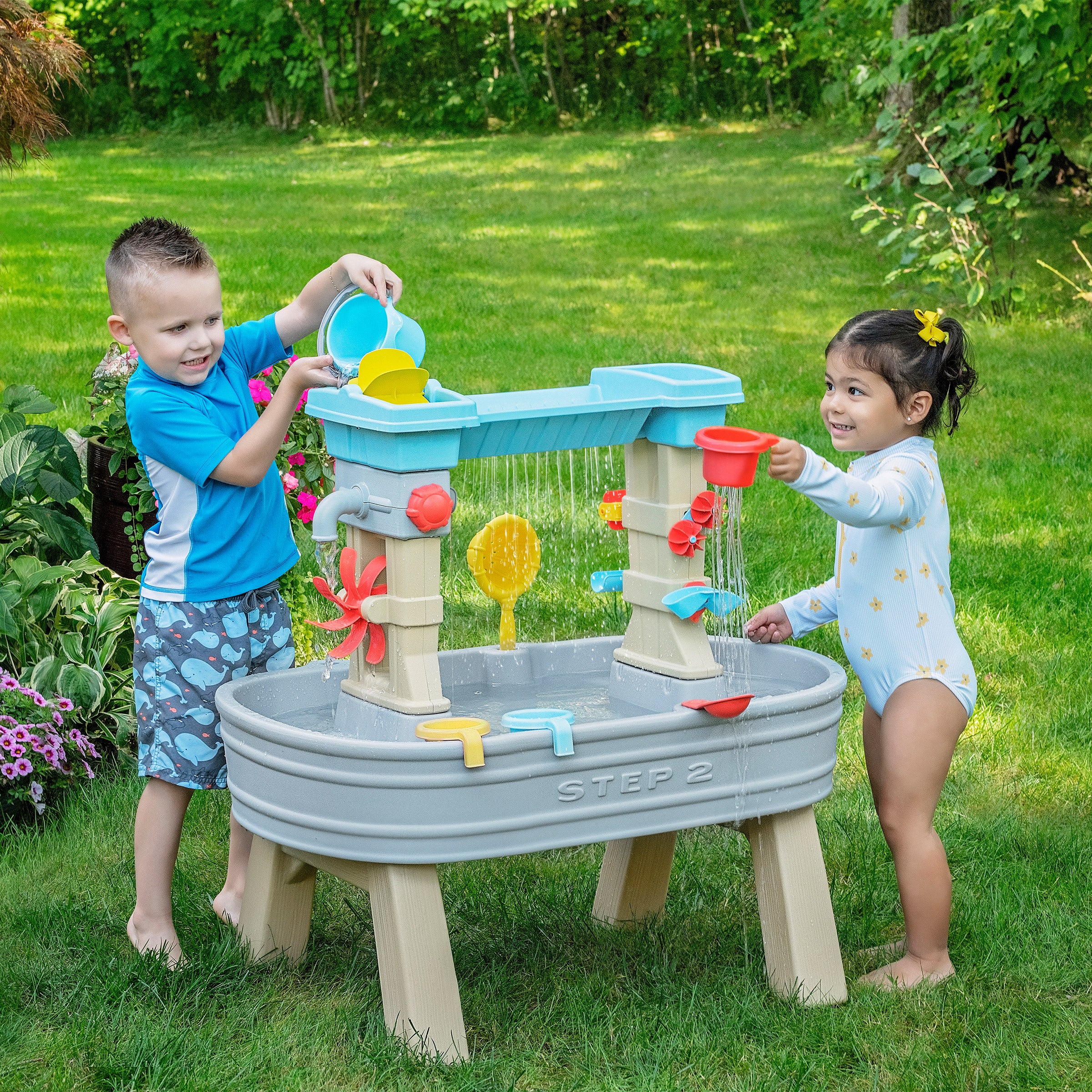 STEP2 RAIN SHOWERS & FLOW WATER TABLE