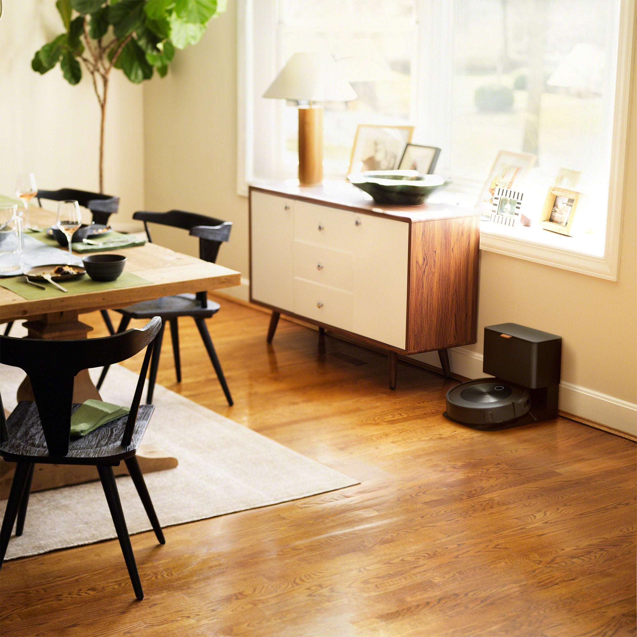IROBOT ROOMBA J6 ROBOT VACUUM WITH DOCK ^ - Thumbnail 3