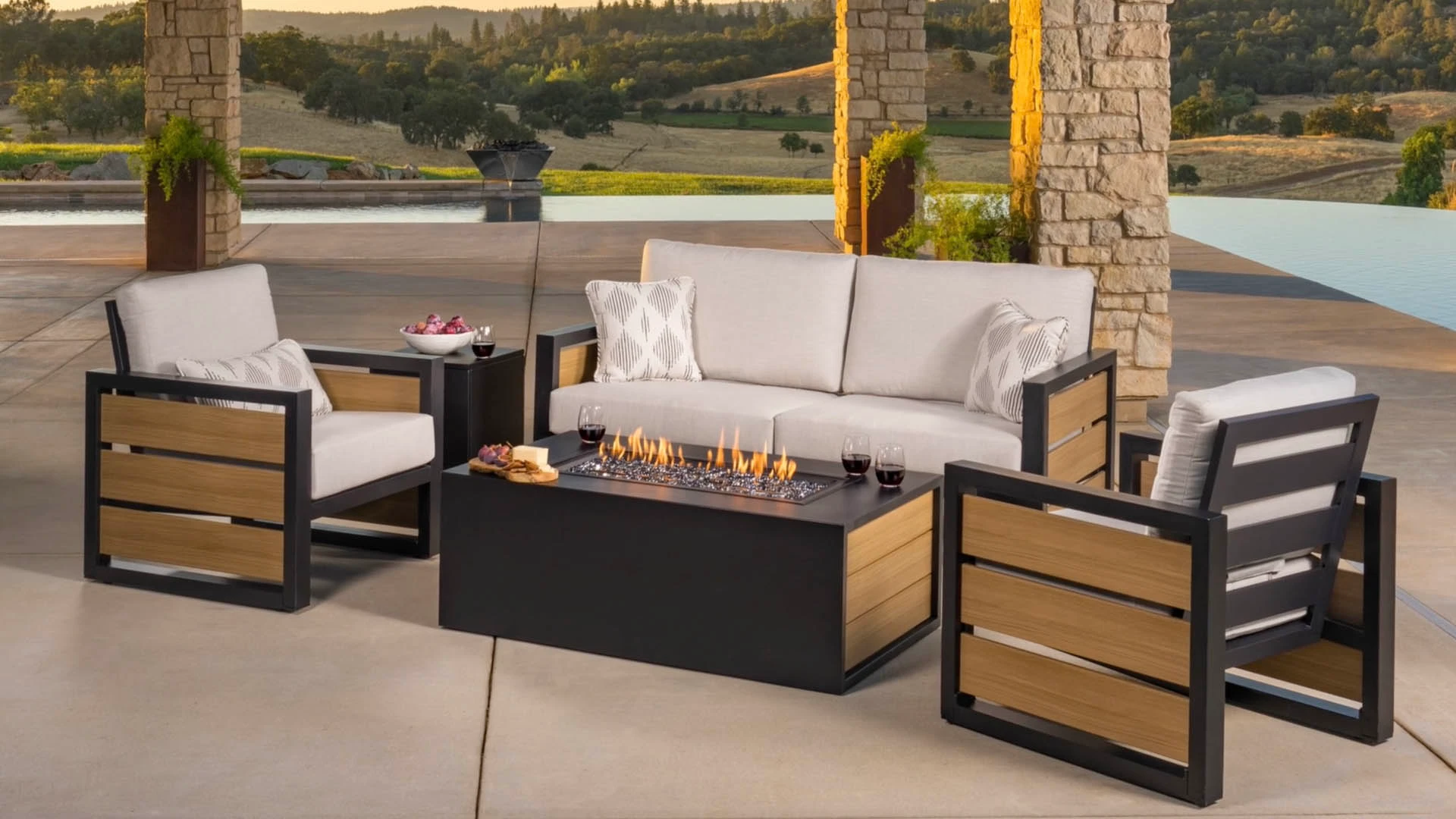 SUNVILLA BRADFORD 5PC FIRE SEATING SET - Image 1
