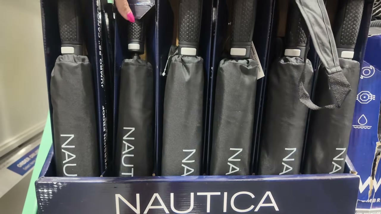 Nautica 2-Person Umbrella Set