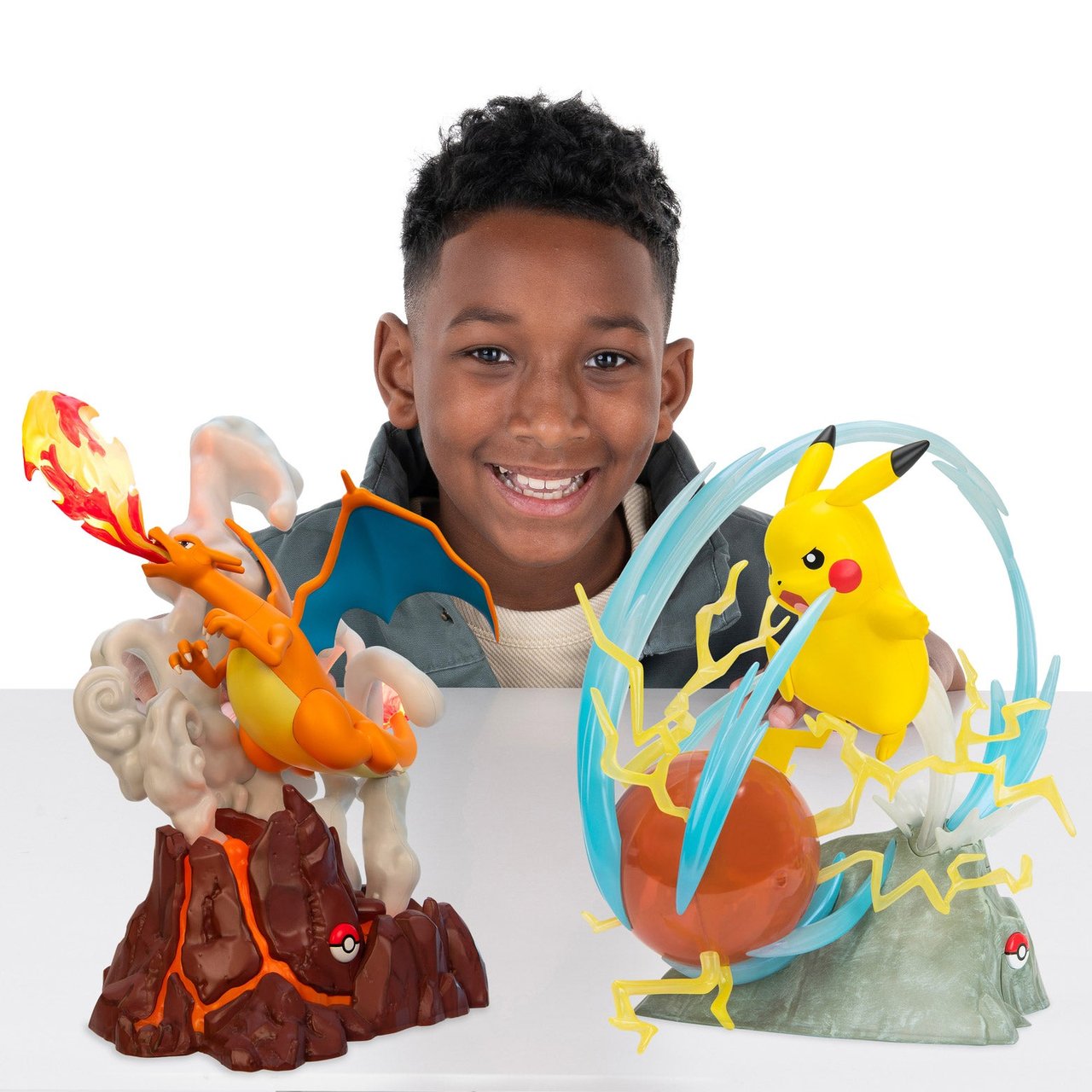 Pokémon Figurine 1/10 Deluxe Collector Assortment - Pikachu or Charizard - Image 1