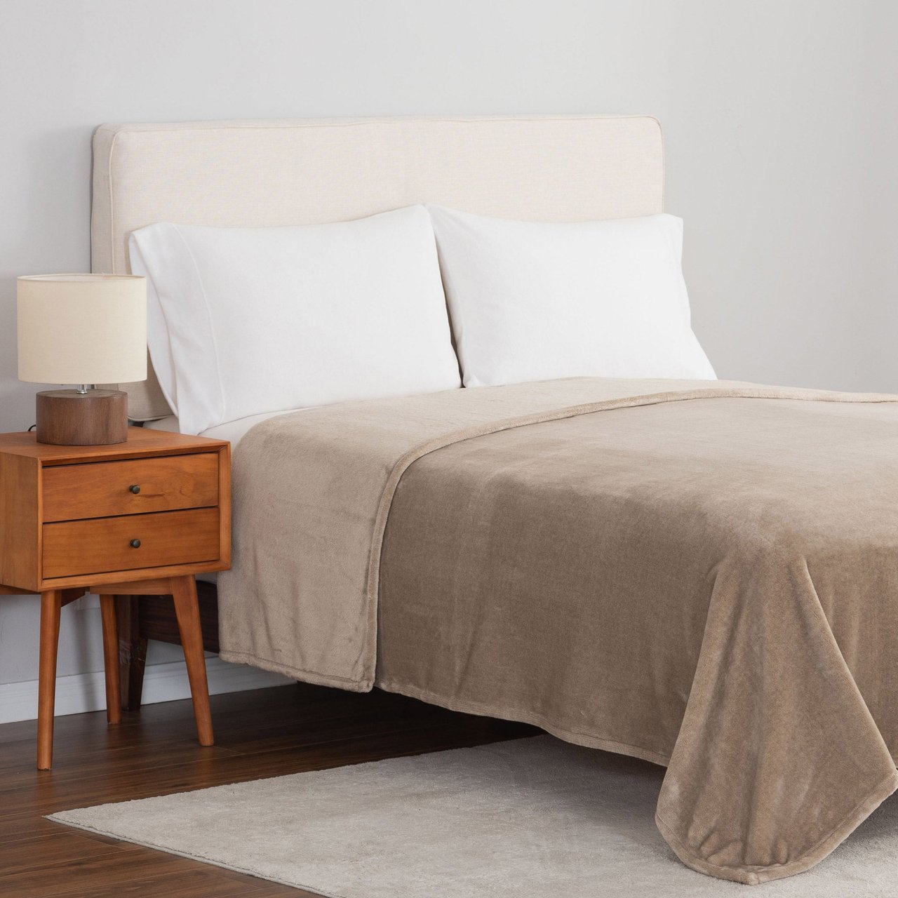 Berkshire Queen Plush Blanket 92" x 98" - Image 1