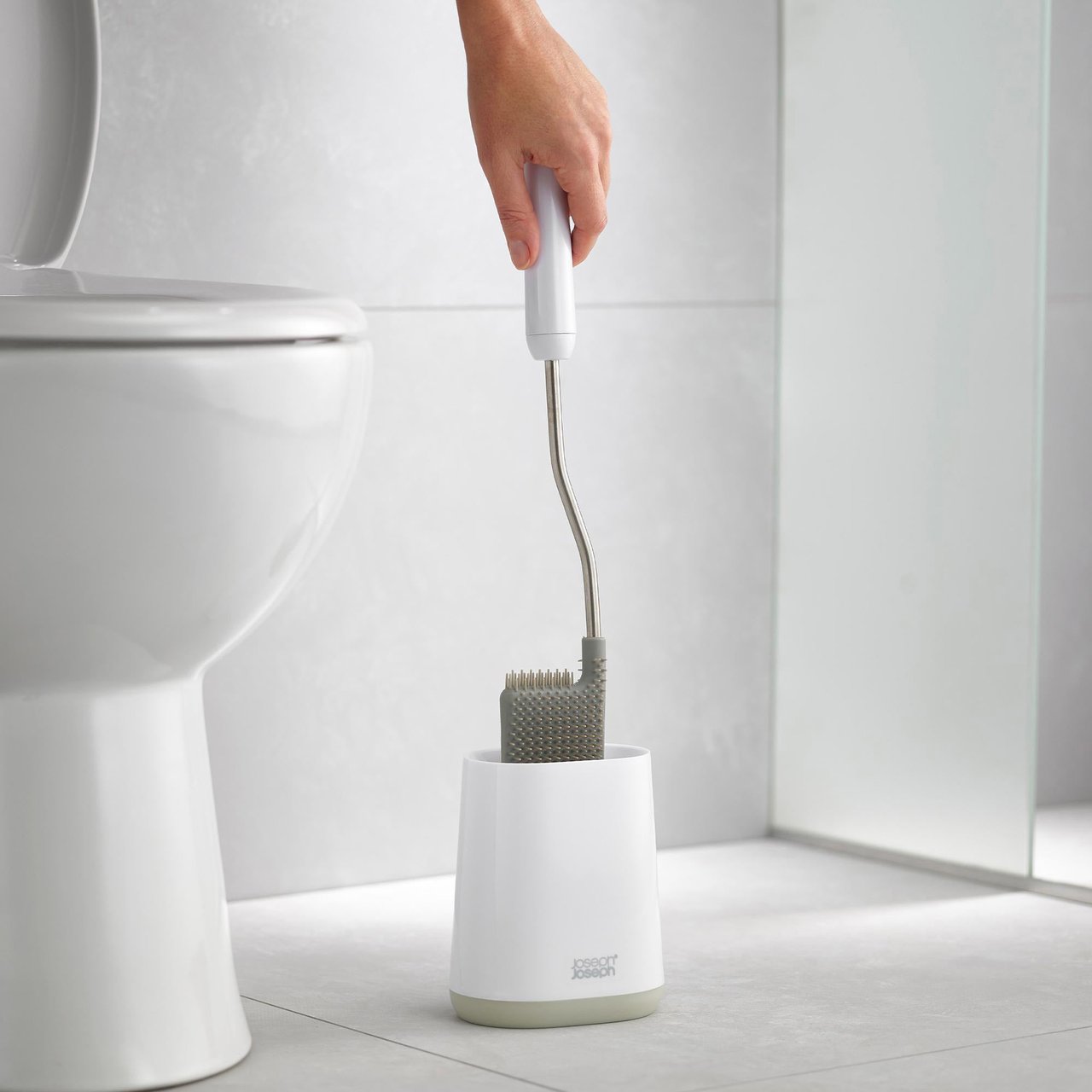 Joseph Joseph Flex Lite Toilet Brush 2-Piece - Image 1