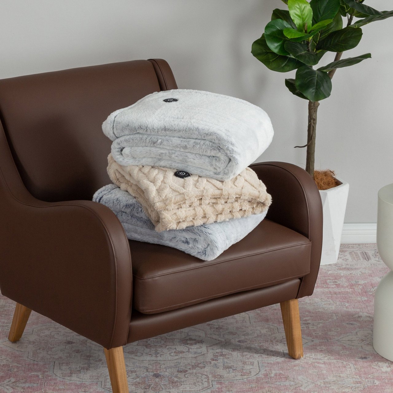 Berkshire Heated Throw 50" x 60" - Image 1