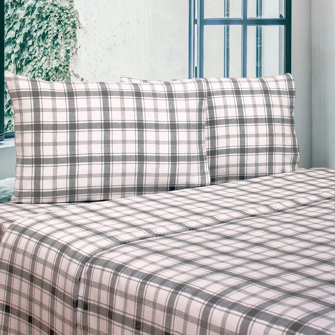 Portuguese Flannel Sheet Set 4-Piece King - Image 1