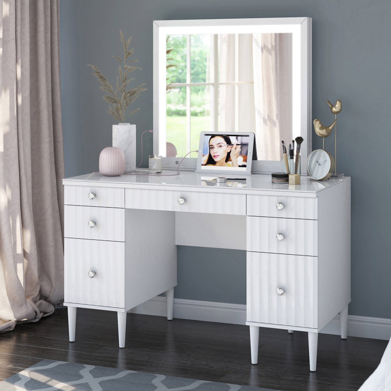 Tresanti Marilyn Vanity with Mirror - Image 1