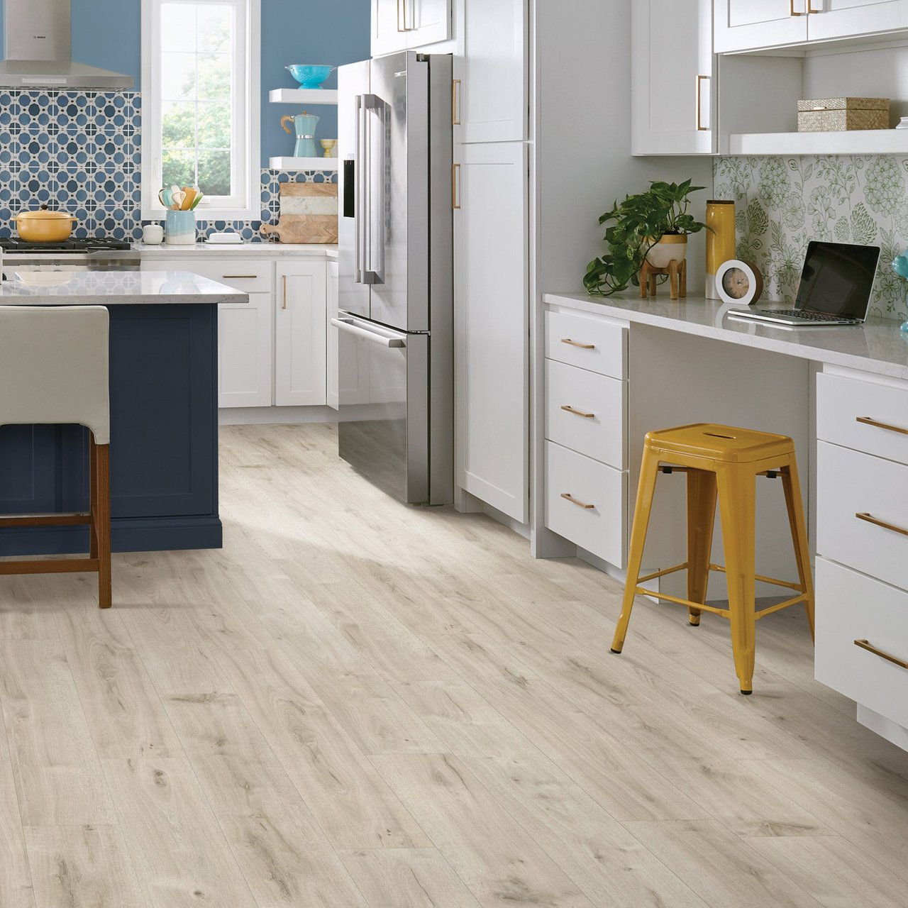 Mohawk Home Vinyl Flooring Cardiff Oak 7.5" x 48" - Image 1