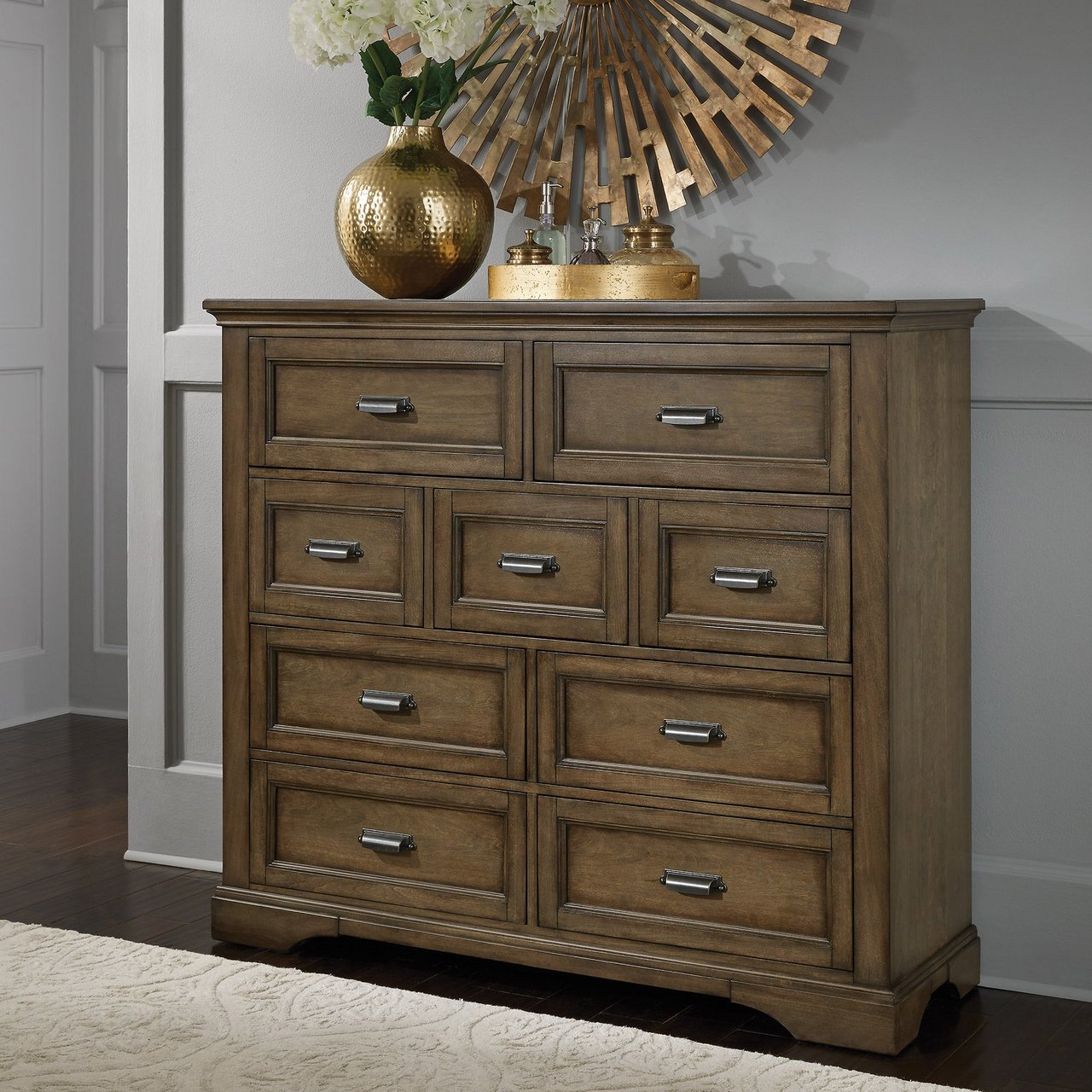 Universal Broadmoore Taylor Gentleman's Chest - Image 1