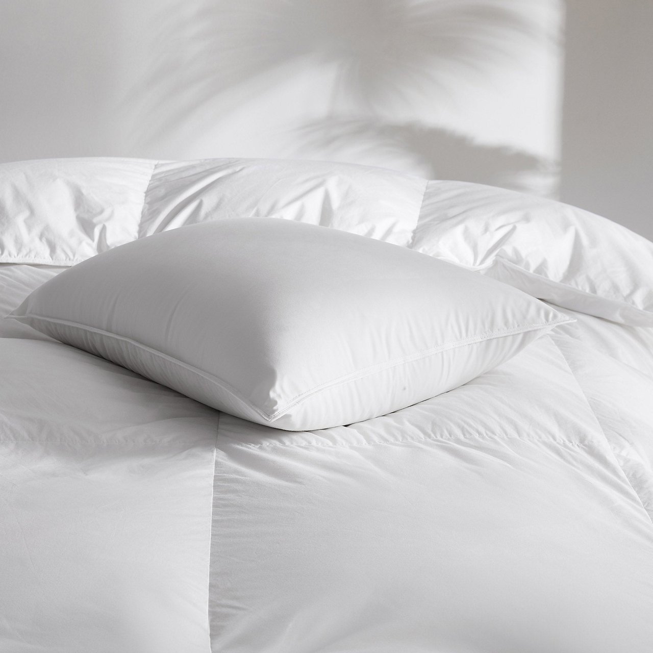 STEARNS AND FOSTER KING PILLOW - Image 1