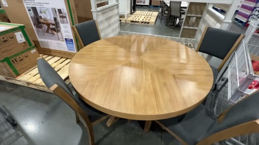 Universal Broadmoore Zealand 5-Piece Dining Set