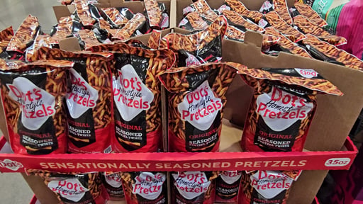 Dot's Homestyle Pretzels, Original Seasoned Pretzel Twists, 35 oz (2.1 lb)