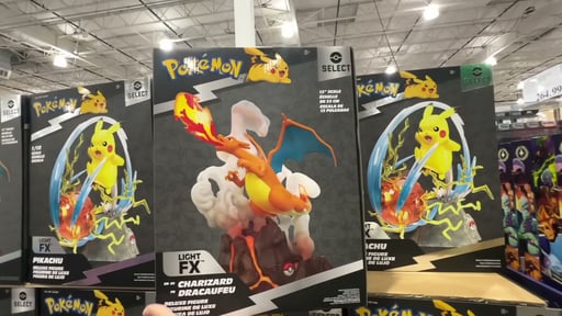Pokémon Figurine 1/10 Deluxe Collector Assortment - Pikachu or Charizard