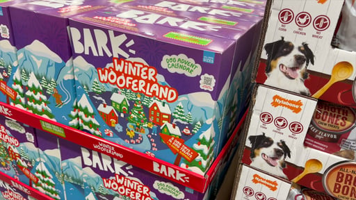 BARK Advent Calendar 8 Pet Toys / 16 Treats