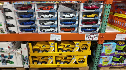 Maisto 1:18 Scale Diecast Cars