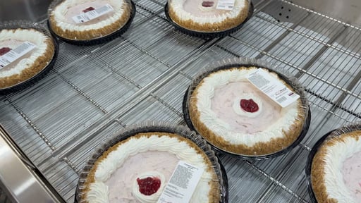 Strawberry Cream Pie, 3 lb 14 oz