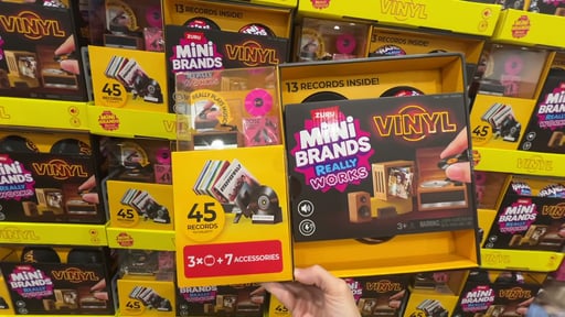 ZURU Mini Brands Really Works Vinyl Playset with 3 Capsules